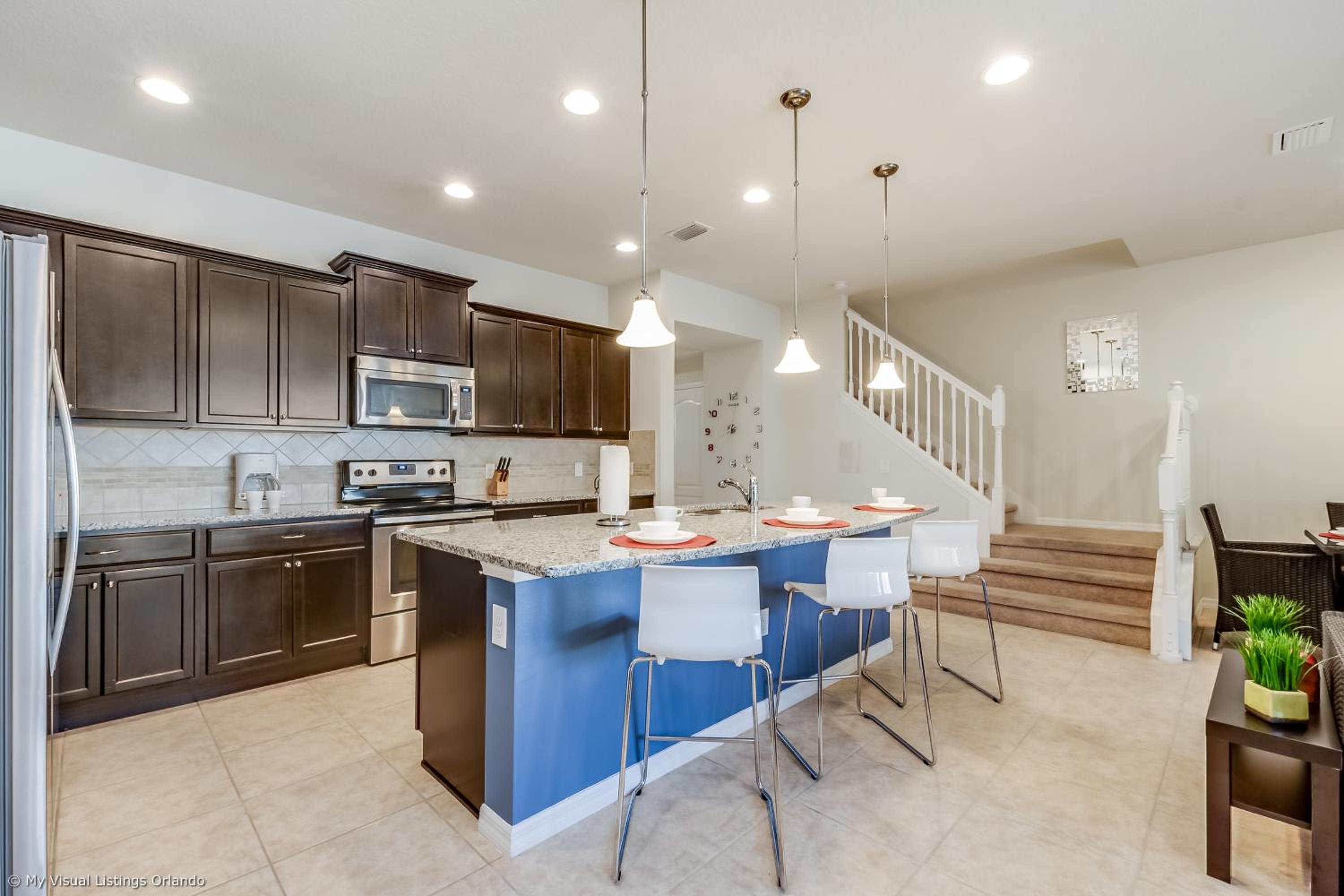 Five-Bedroom House - Photo 18
