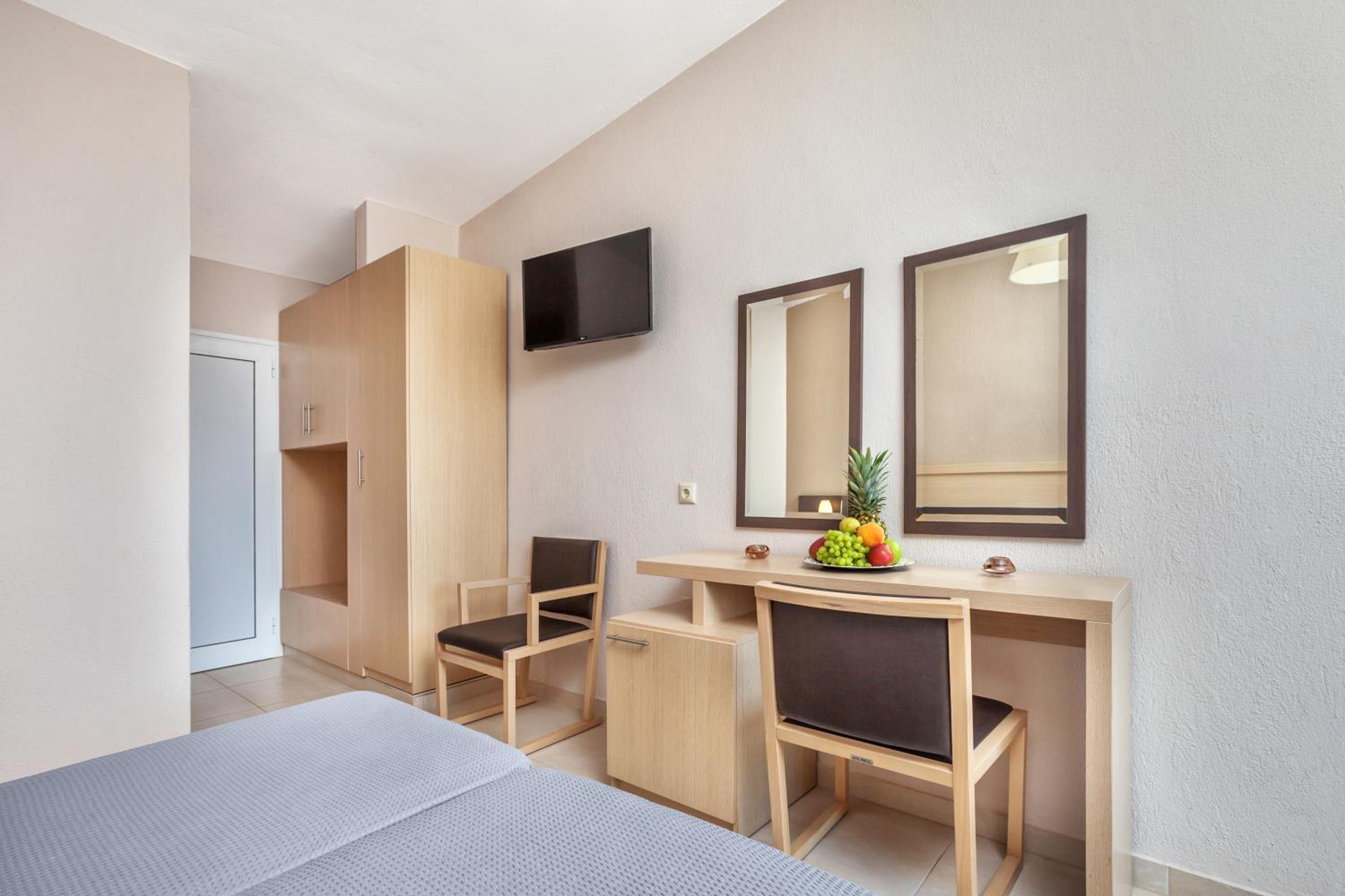 Standard Triple Room photo 3