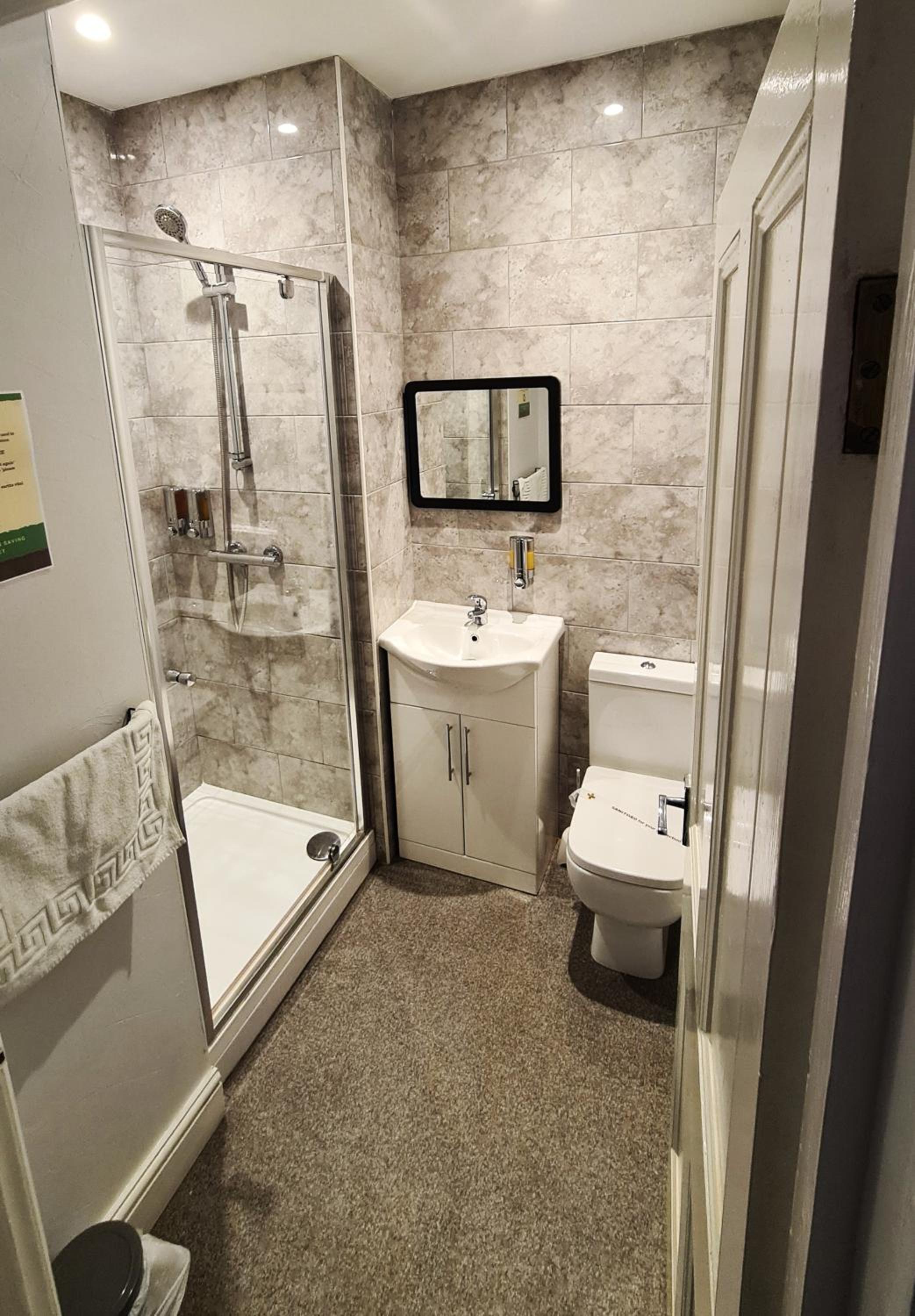 Double Room with Private Bathroom photo 2
