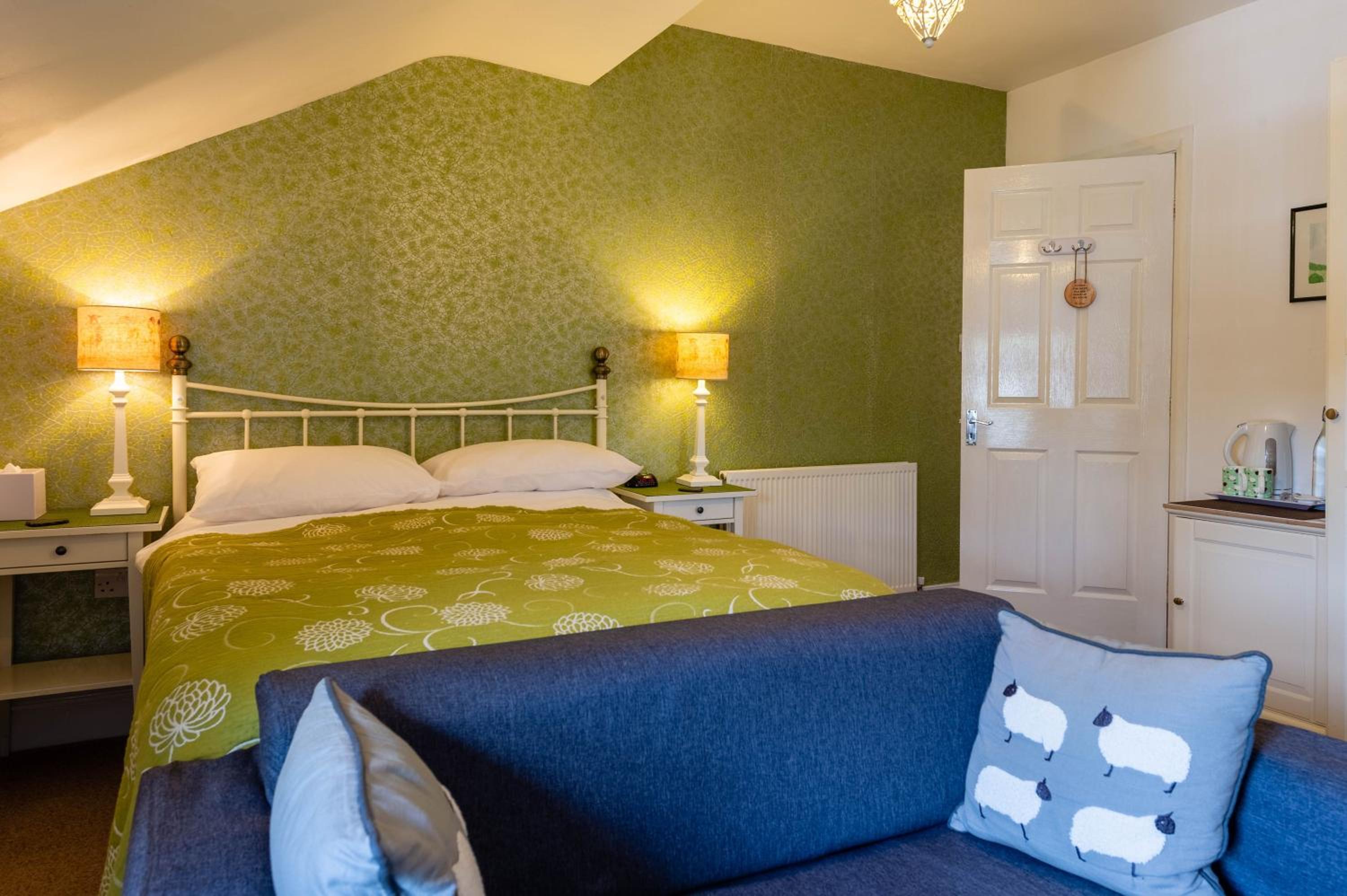 Large Double Room photo 3