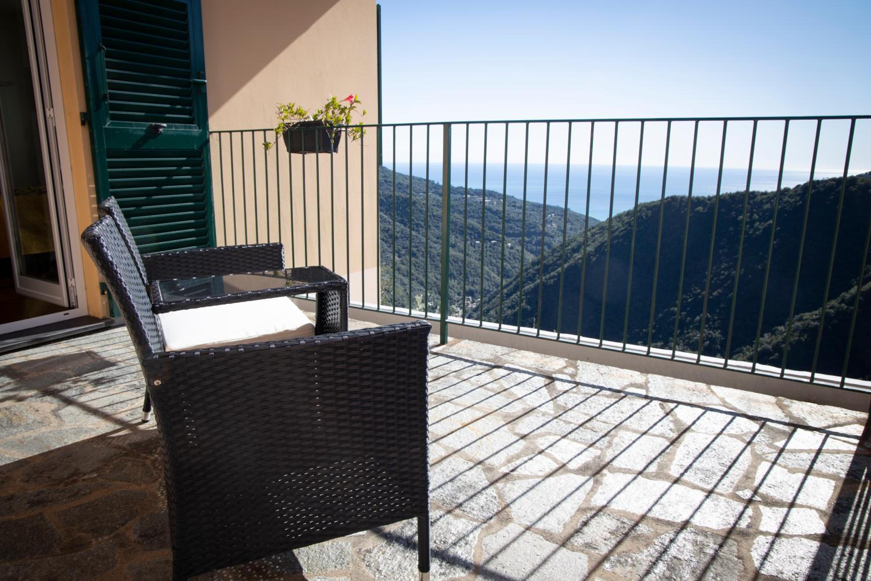 Deluxe Double Room with Balcony and Sea View - Photo 7