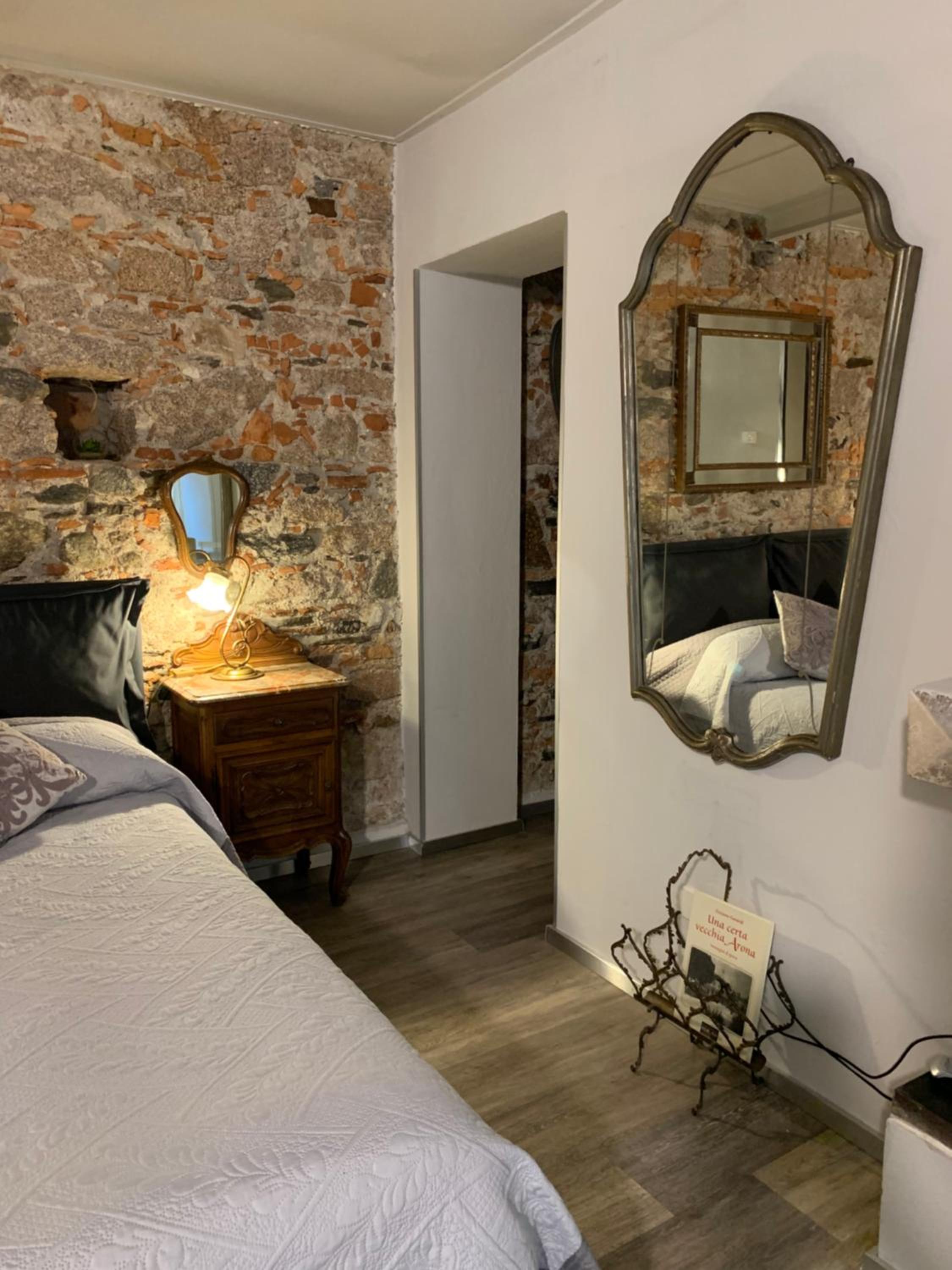 Studio Apartment - Photo 22