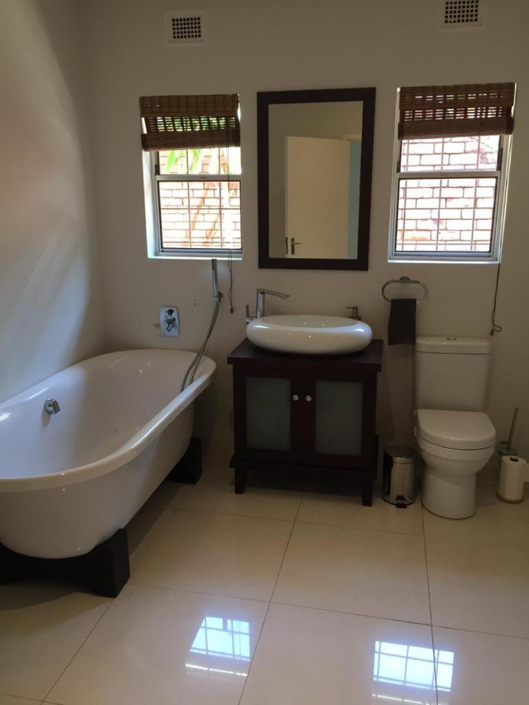 Five-Bedroom House - Photo 27