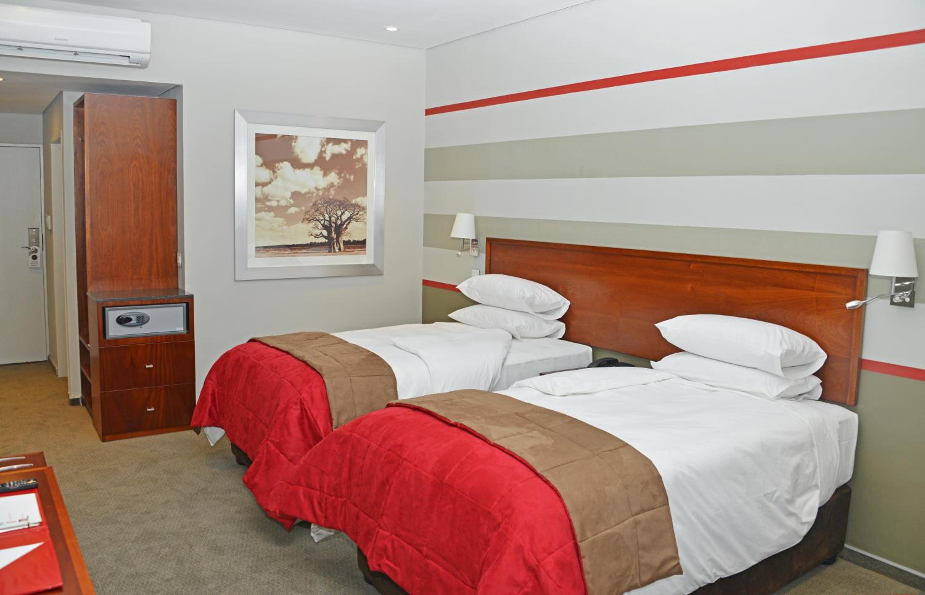 Standard Twin Room - Photo 3