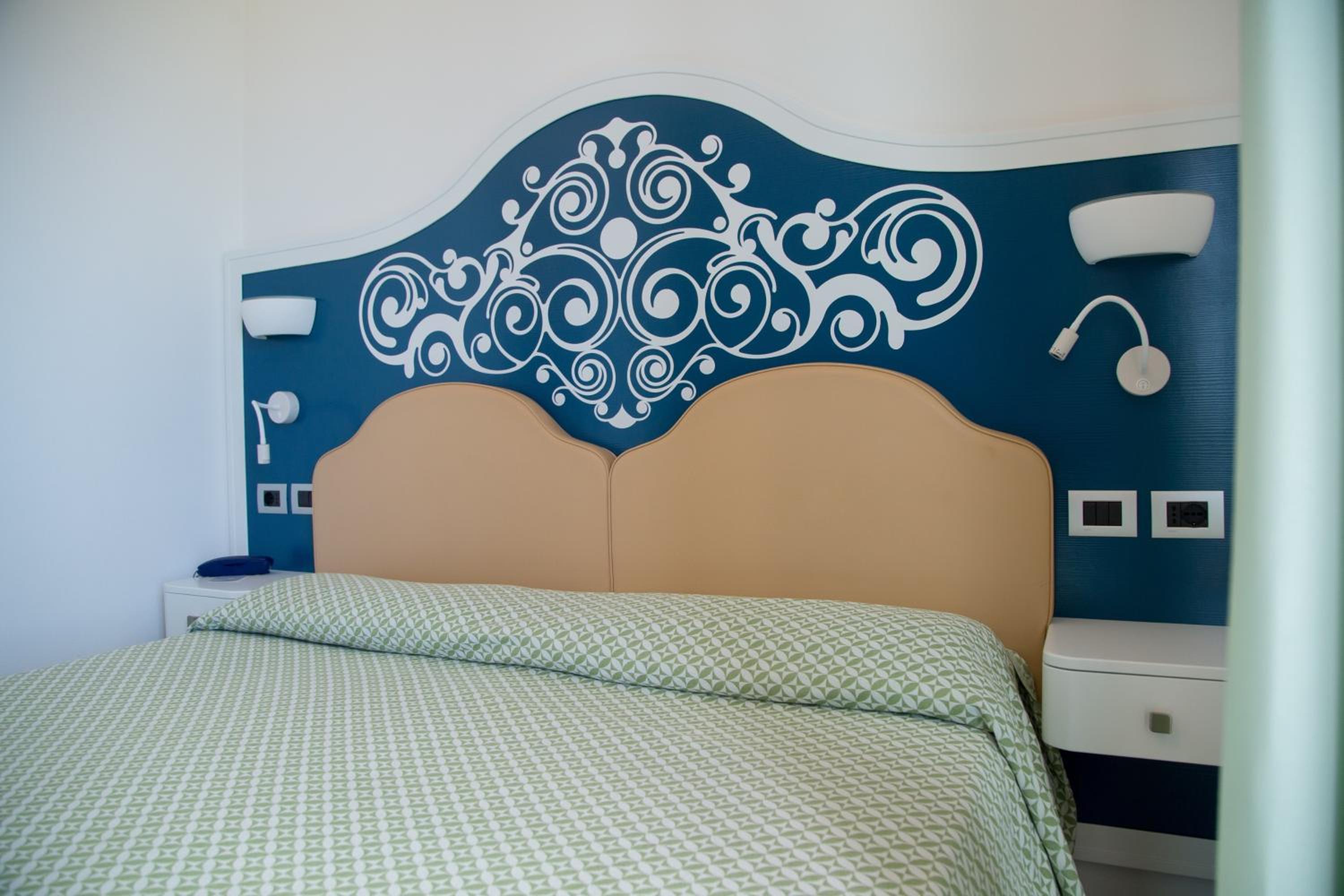 Superior Double or Twin Room with Garden View - Photo 3