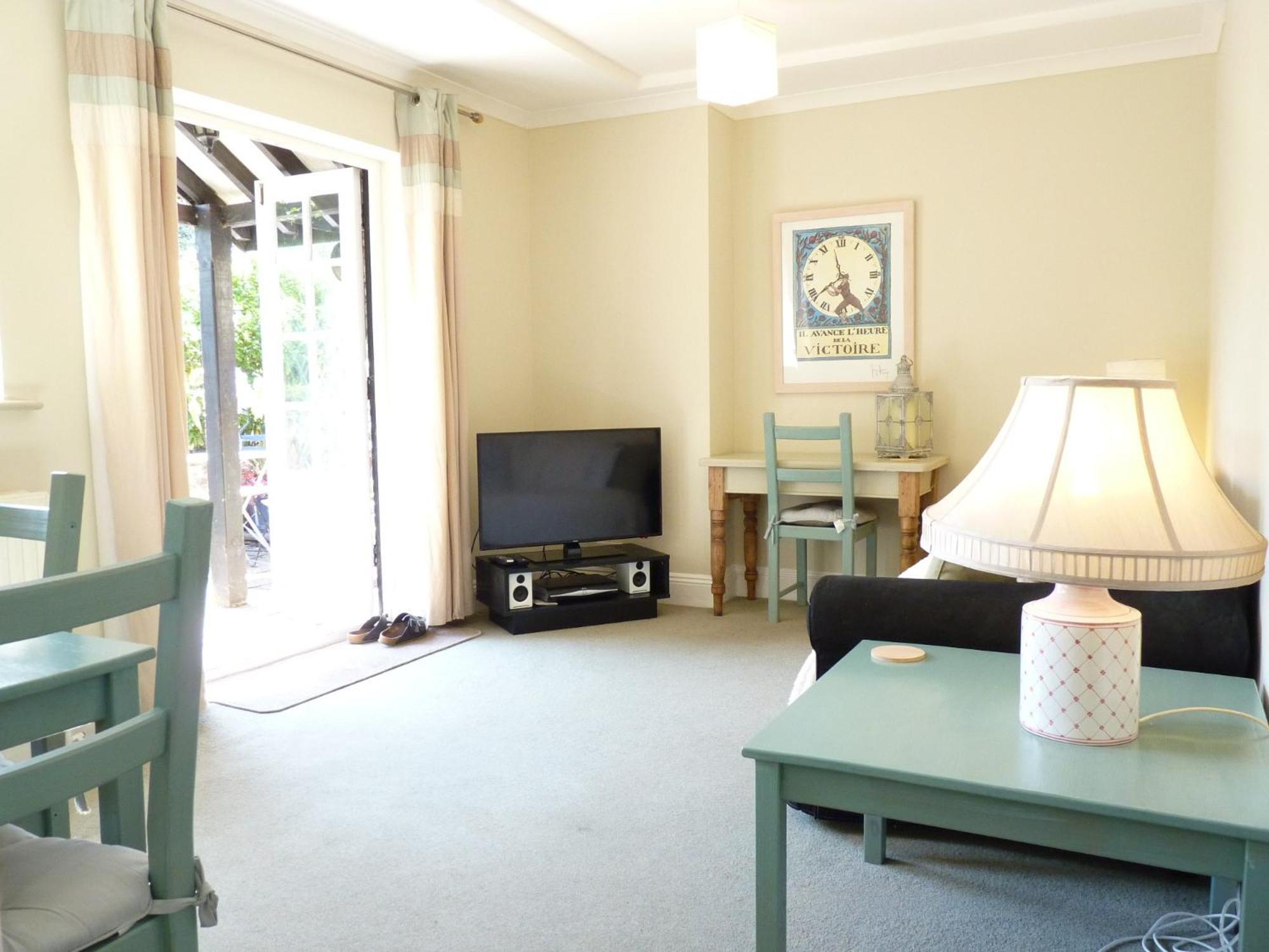 One-Bedroom House photo 1
