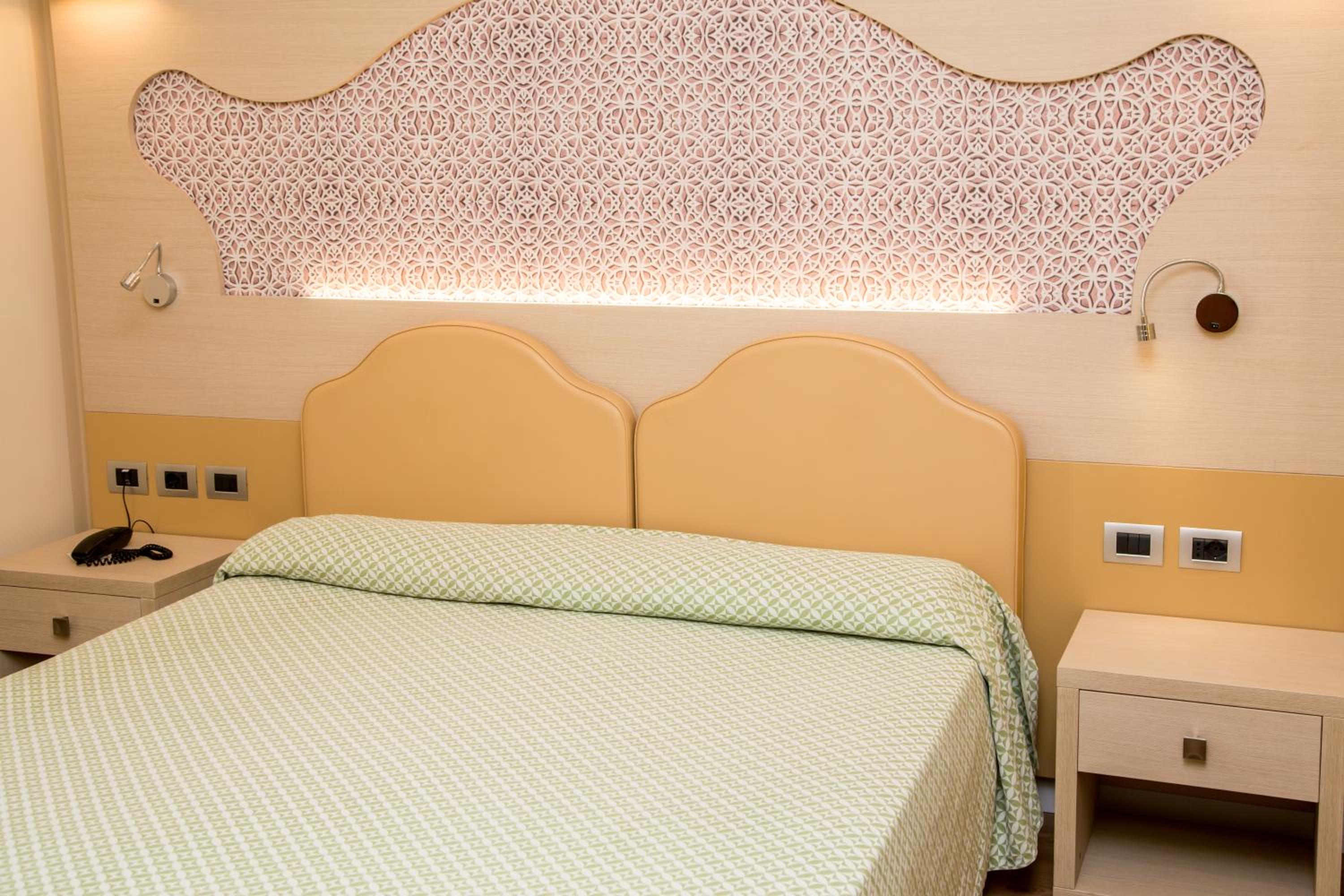 Superior Double or Twin Room with Garden View - Photo 2