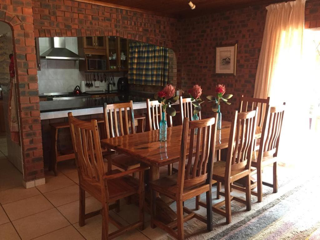 Five-Bedroom House - Photo 12