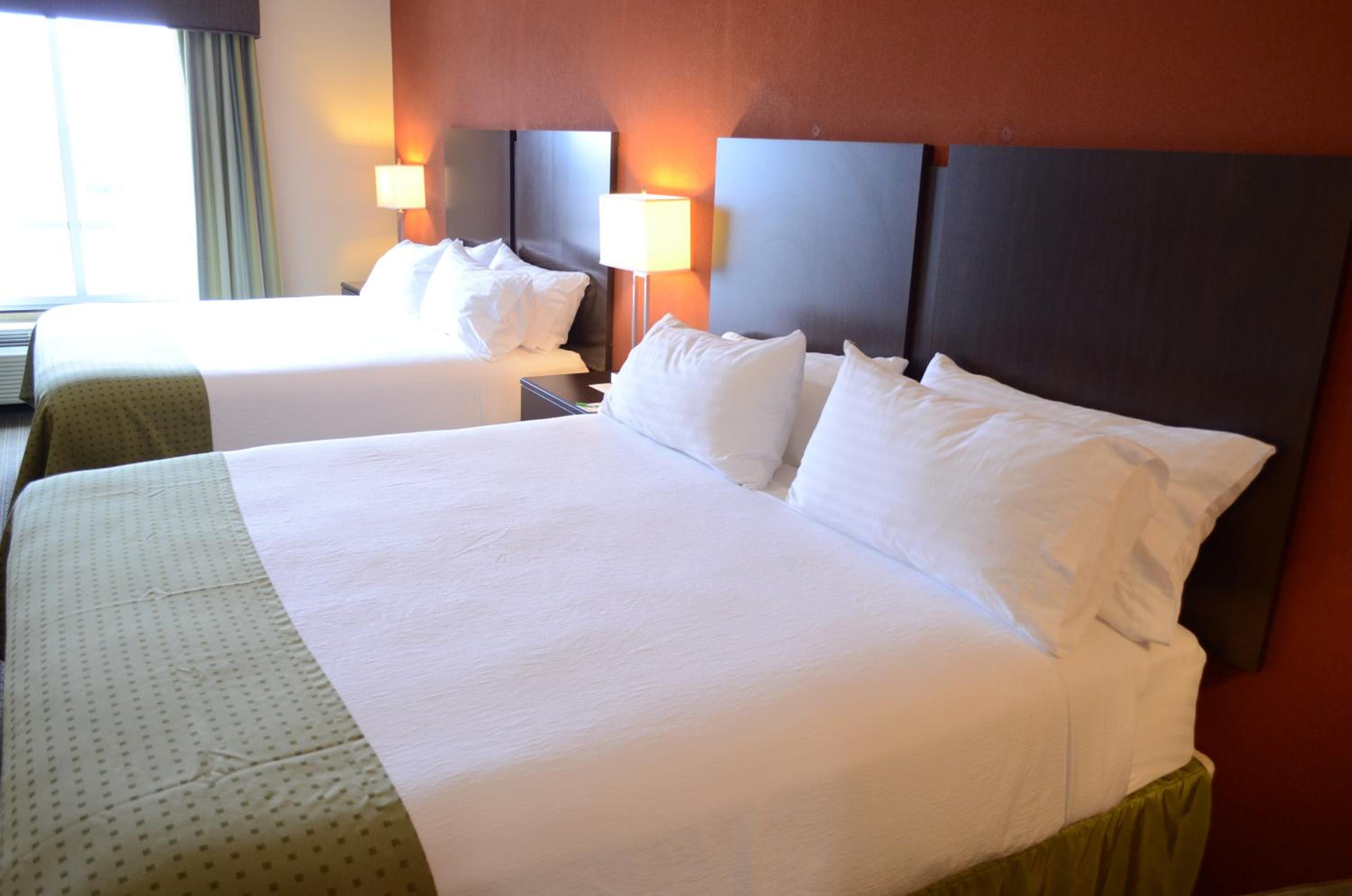 Deluxe Room With Two King Beds - Non-Smoking photo 1
