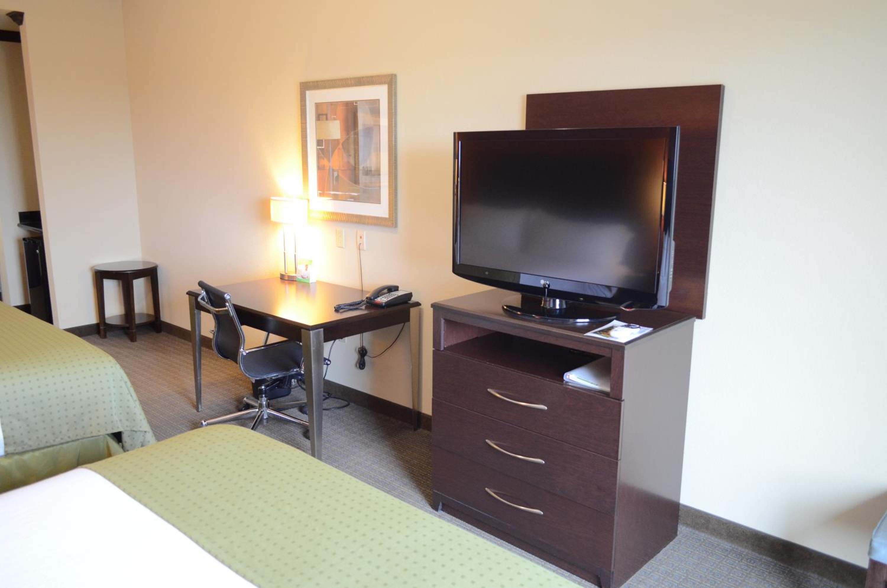 Queen Room - Disability Access - Photo 4