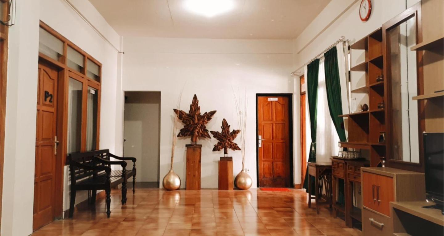 Budget Twin Room - Photo 2