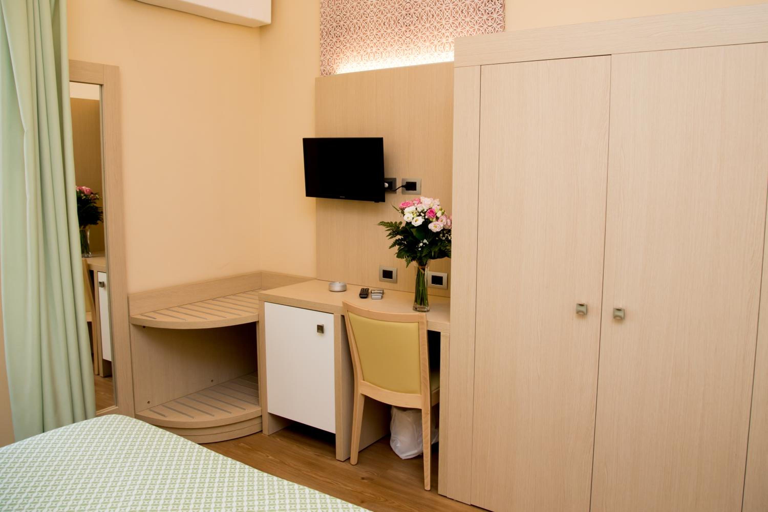 Superior Double or Twin Room with Garden View - Photo 7