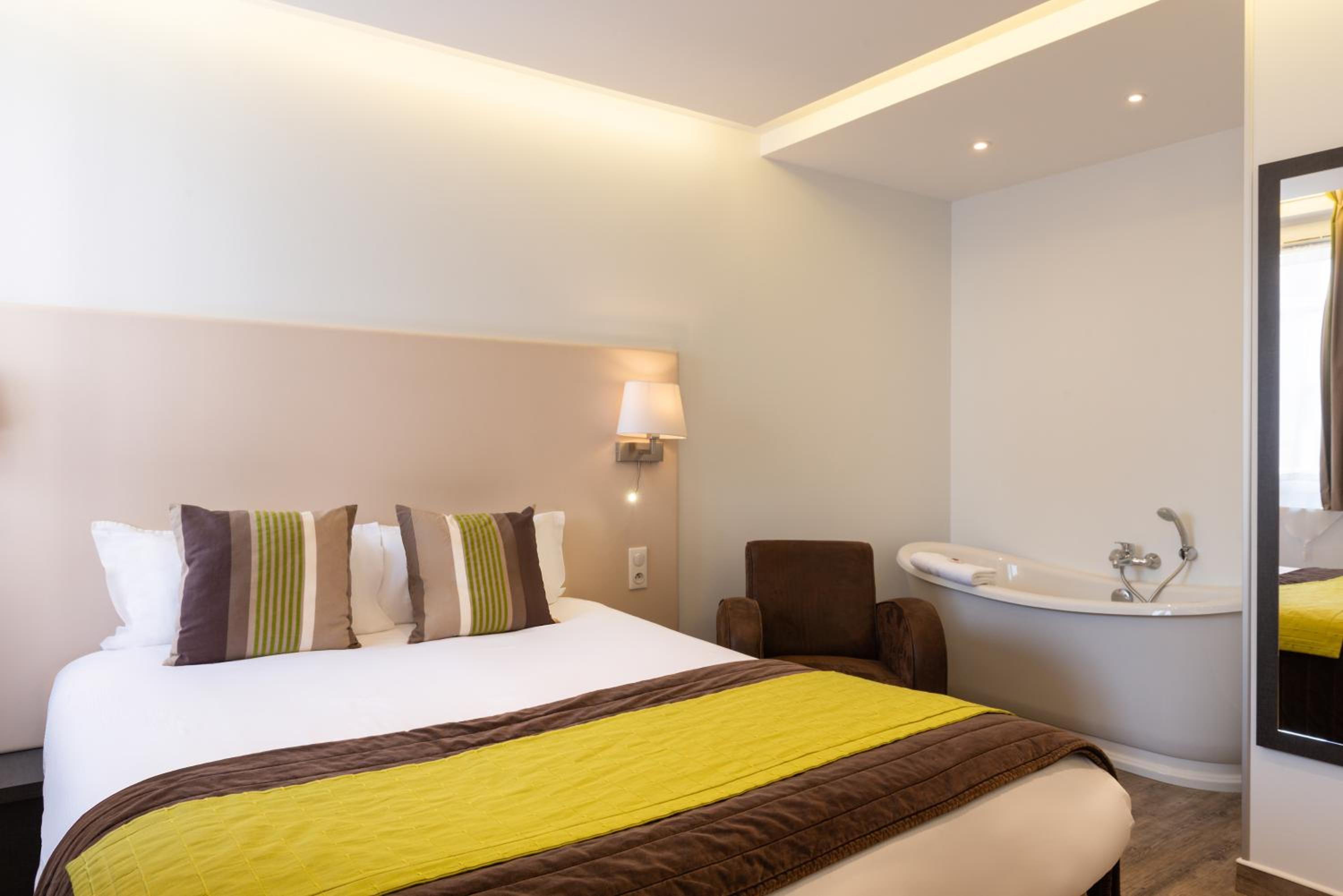 Superior Double Room with Garden View - Photo 7
