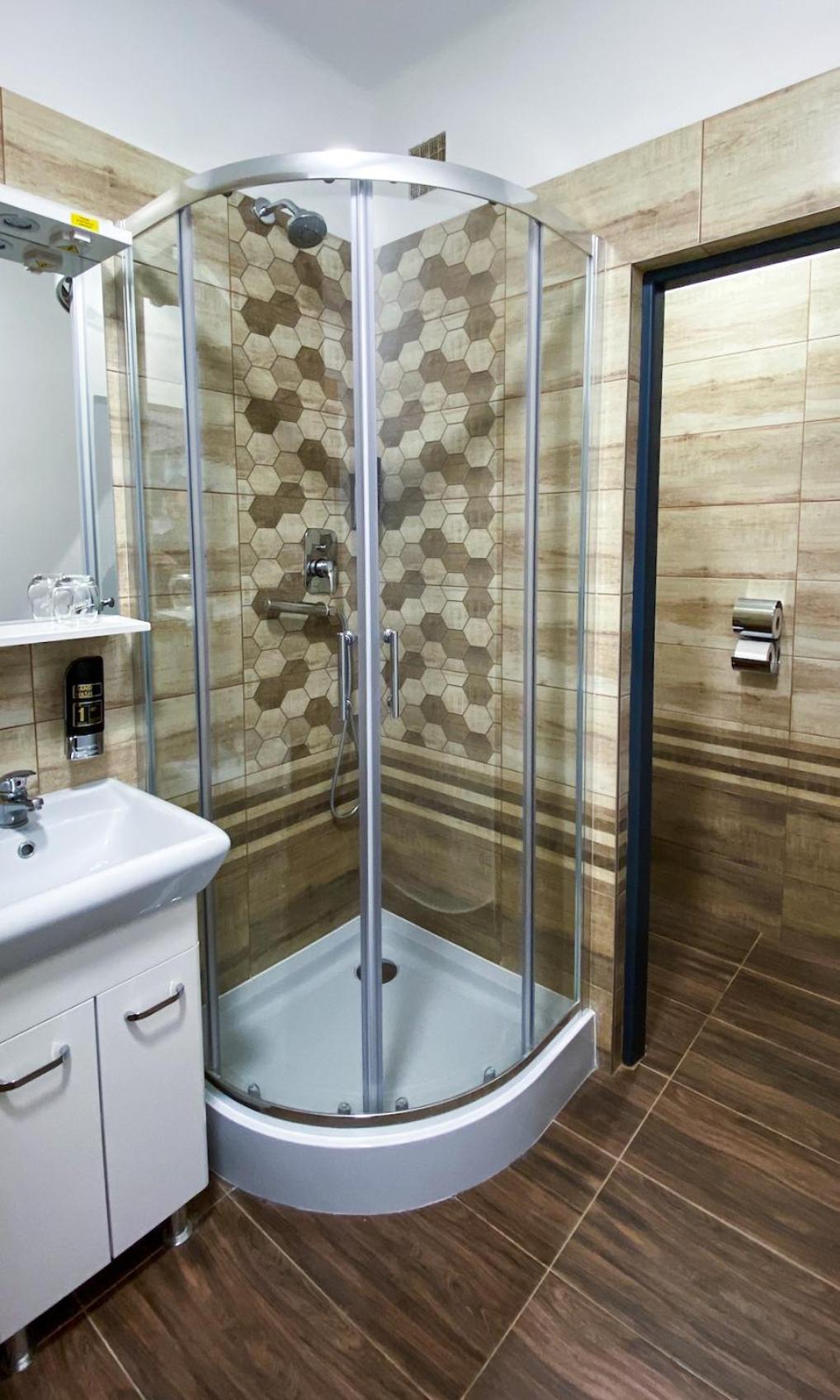 Double or Twin Room - Photo 3