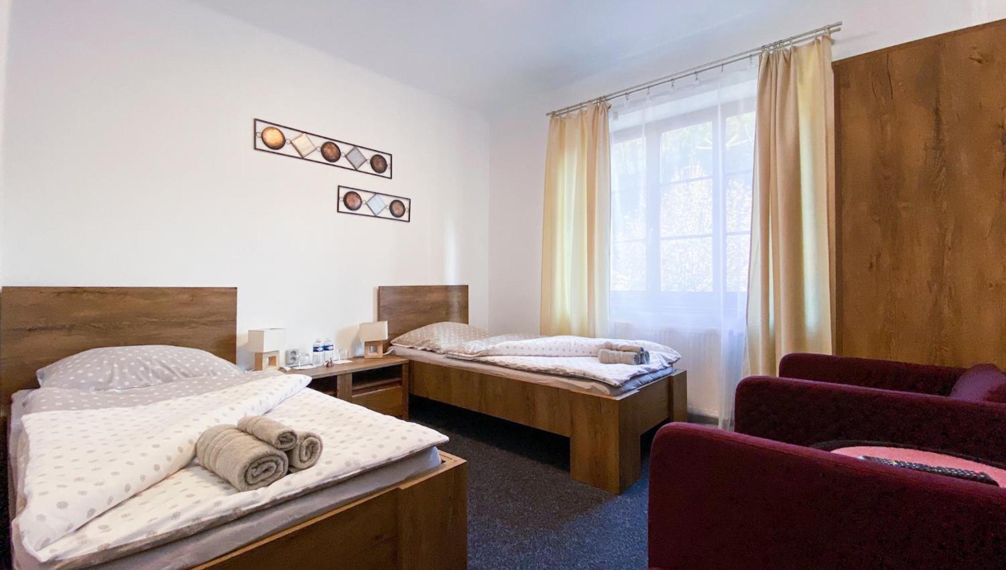 Double or Twin Room - Photo 4