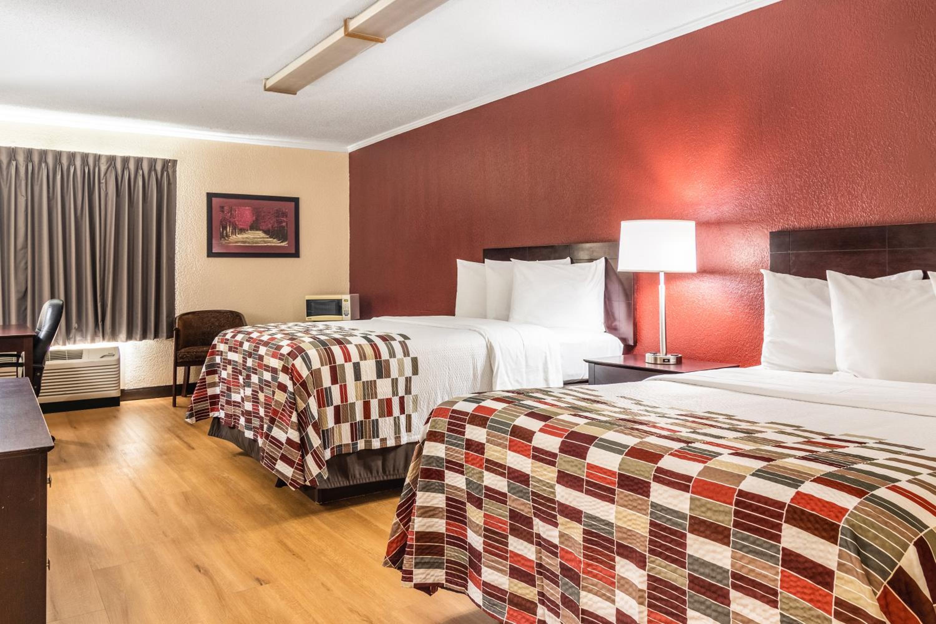 Deluxe Room with Two Double Beds Non-Smoking - Photo 5