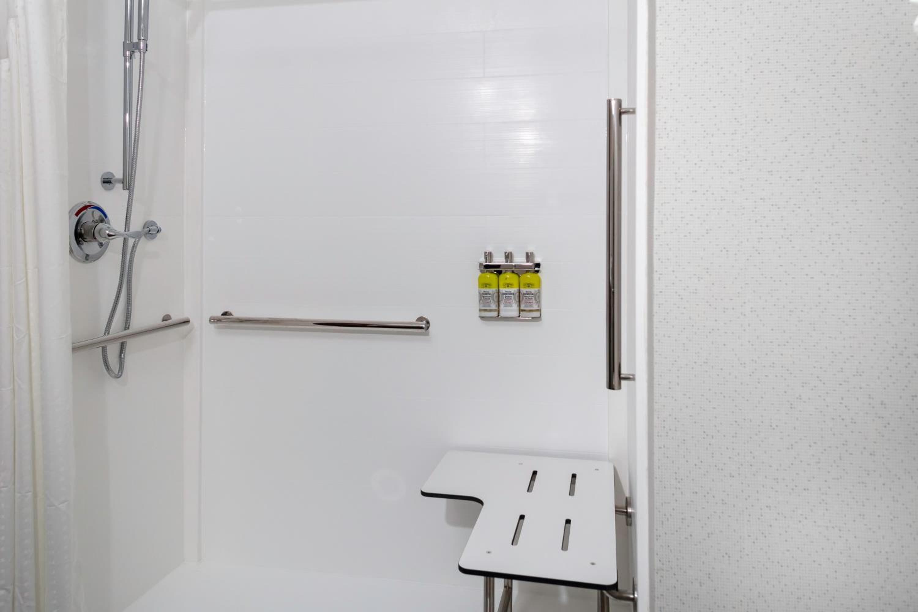 Standard King Room with Roll-in Shower - Mobility Accessible - Photo 7