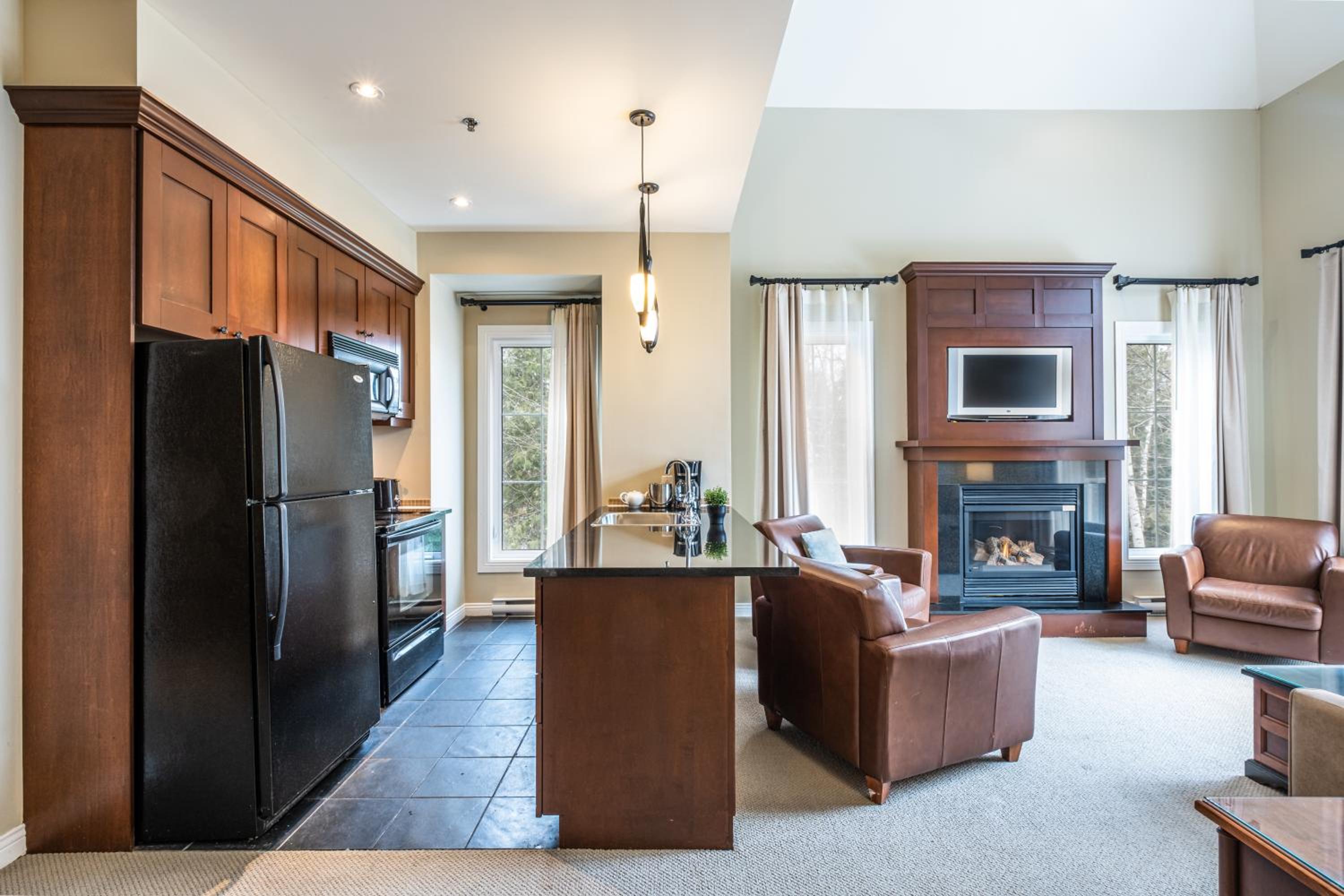 Three-Bedroom Suite - Photo 11