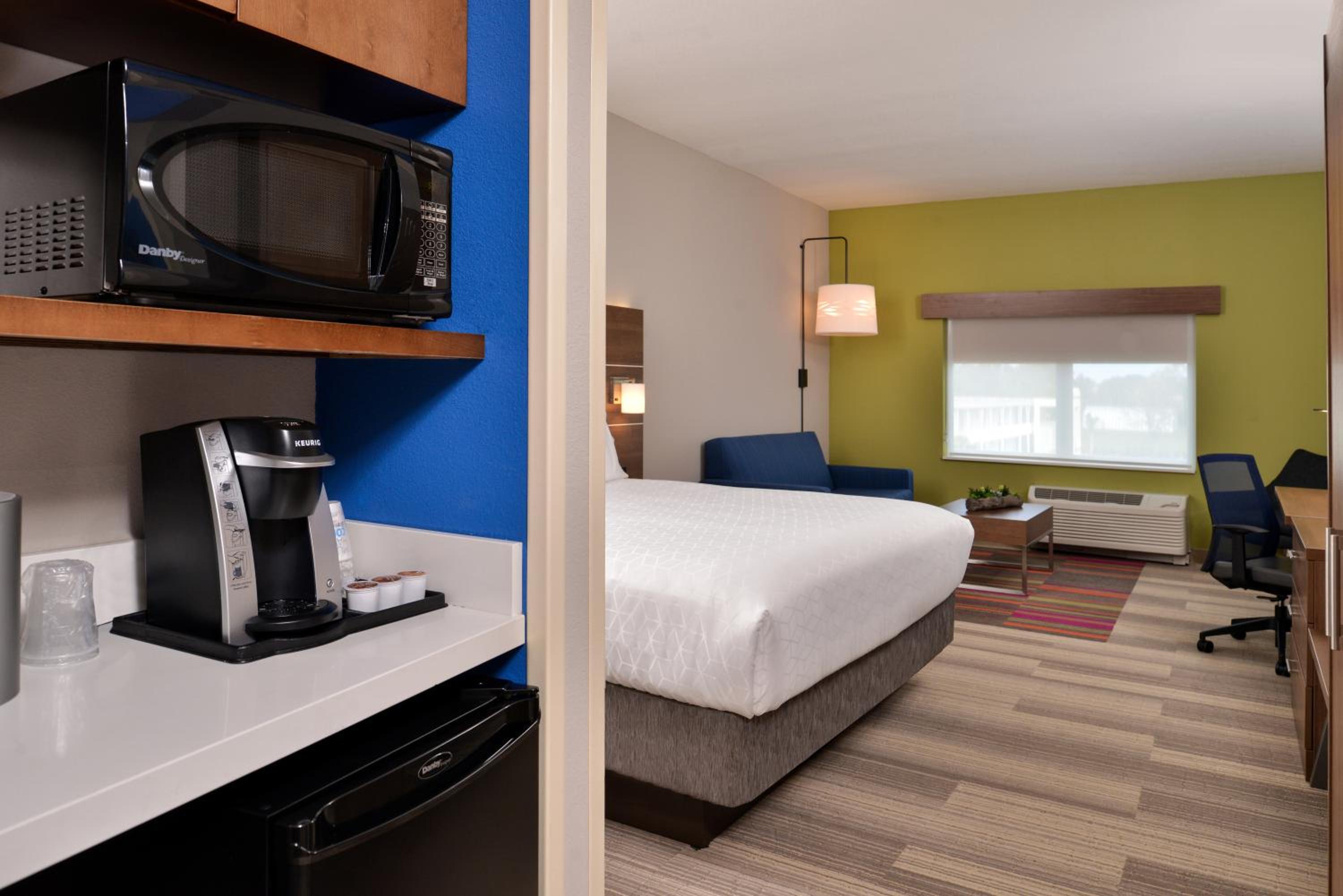 Standard King Room photo 3