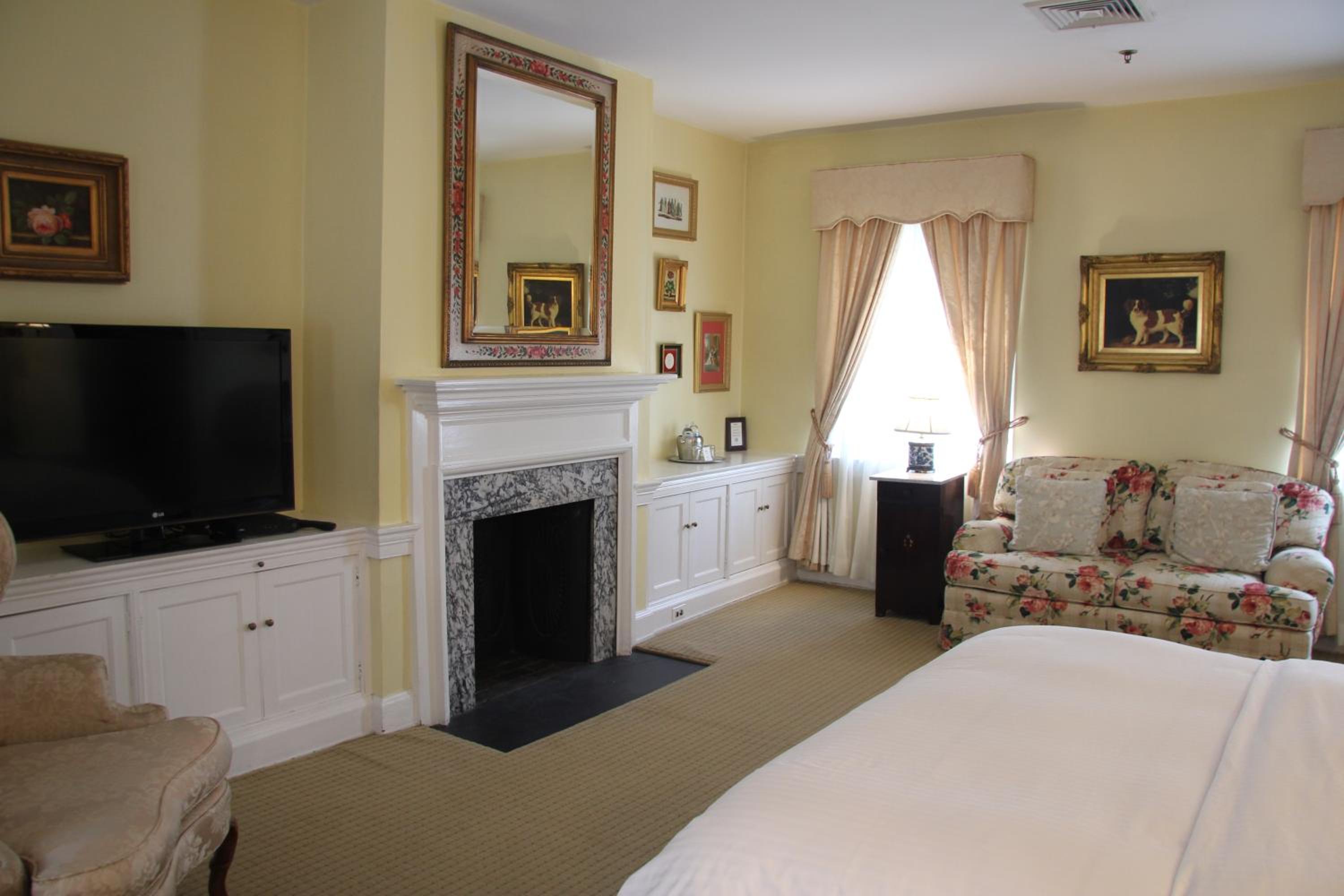 Queen Room with Garden View