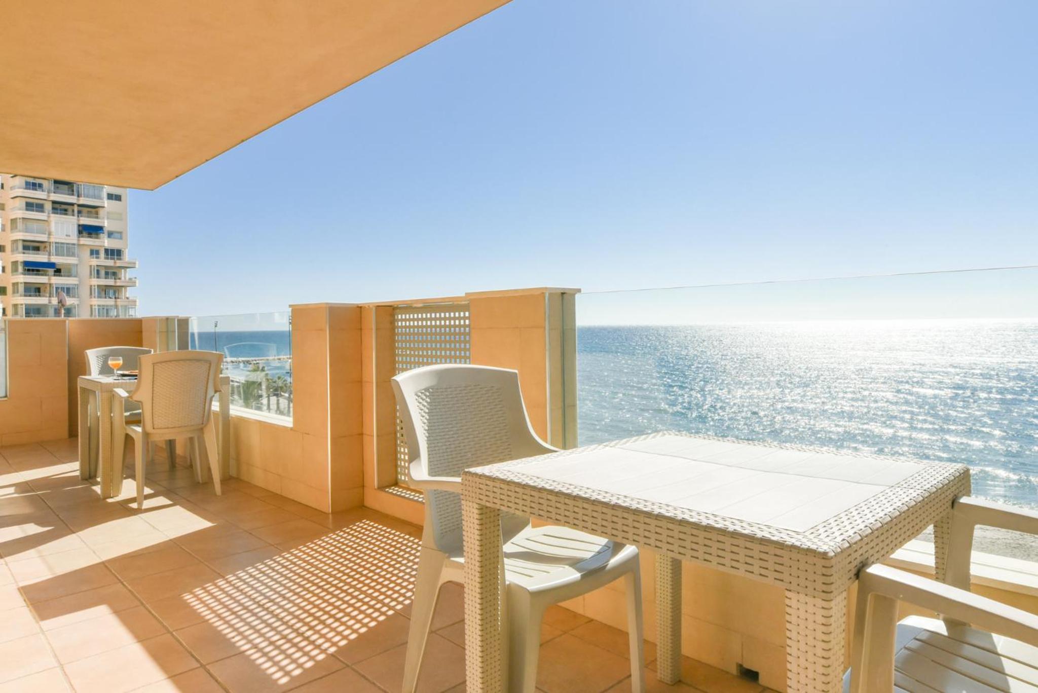 Two-Bedroom Apartment with Frontal Sea View photo 2