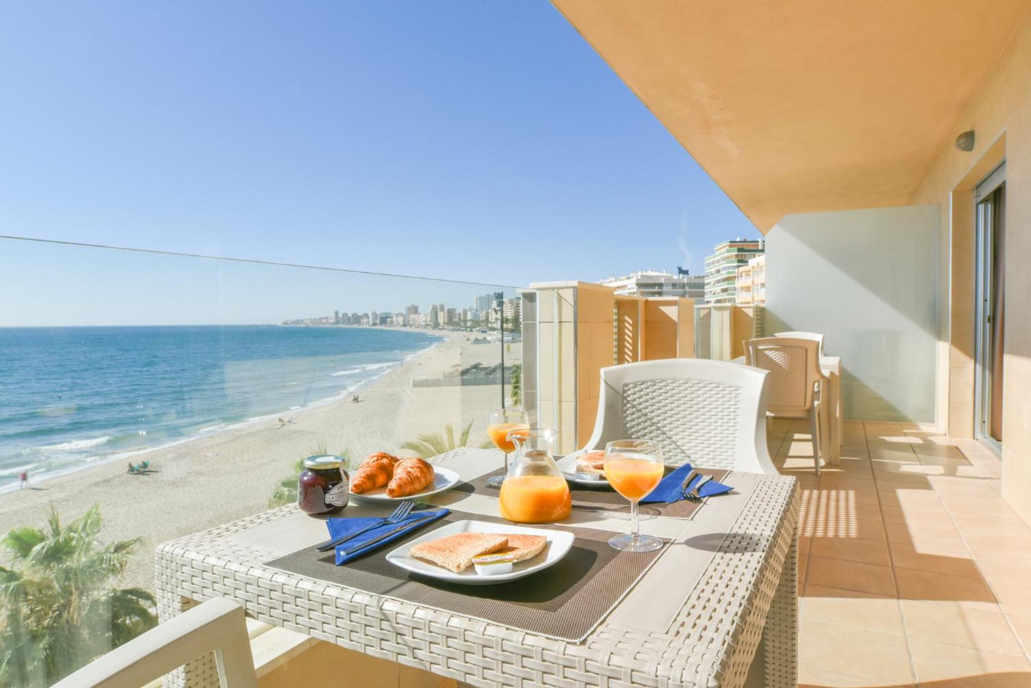 Two-Bedroom Apartment with Frontal Sea View photo 3