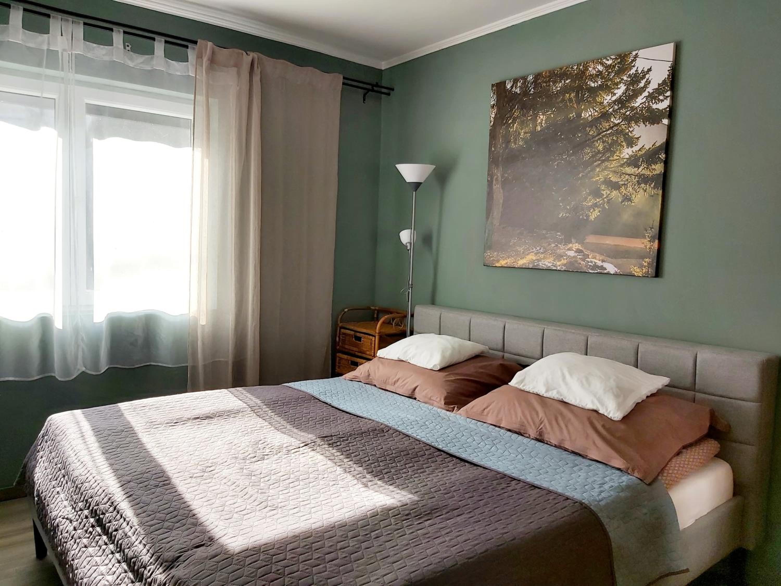 Five-Bedroom House photo 1