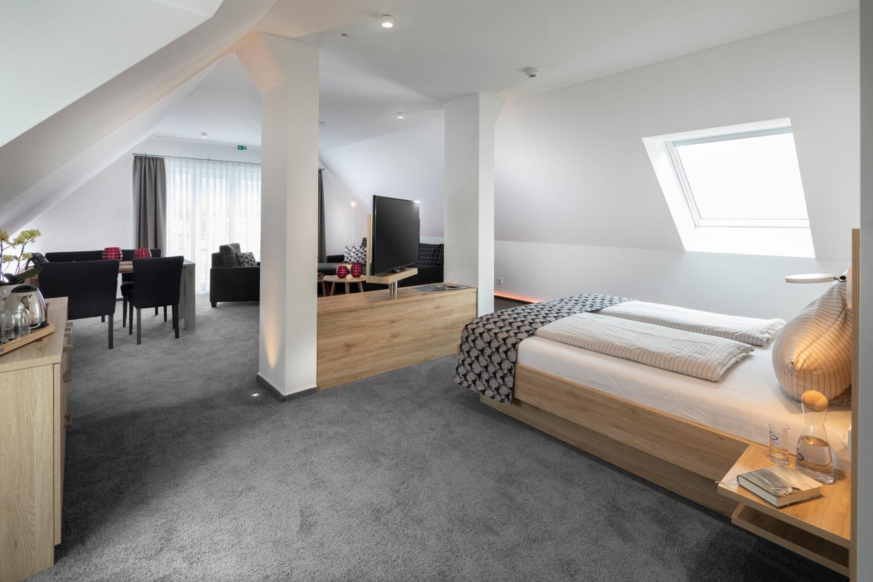 Suite - Photo 3