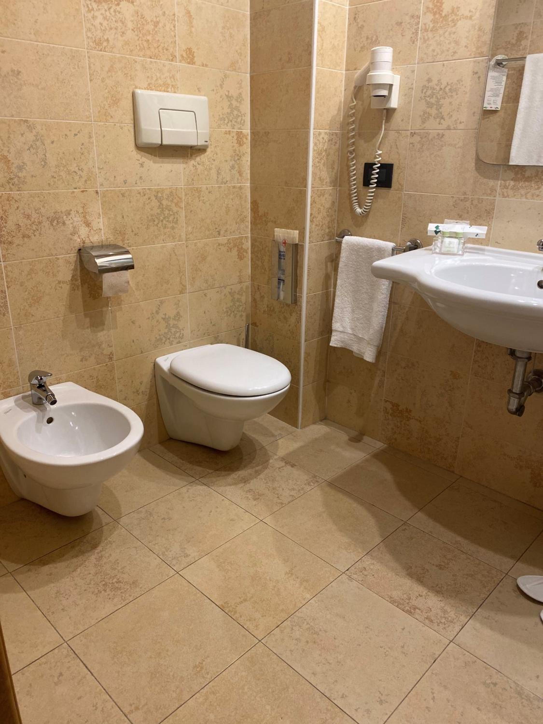 Double or Twin Room - Photo 2