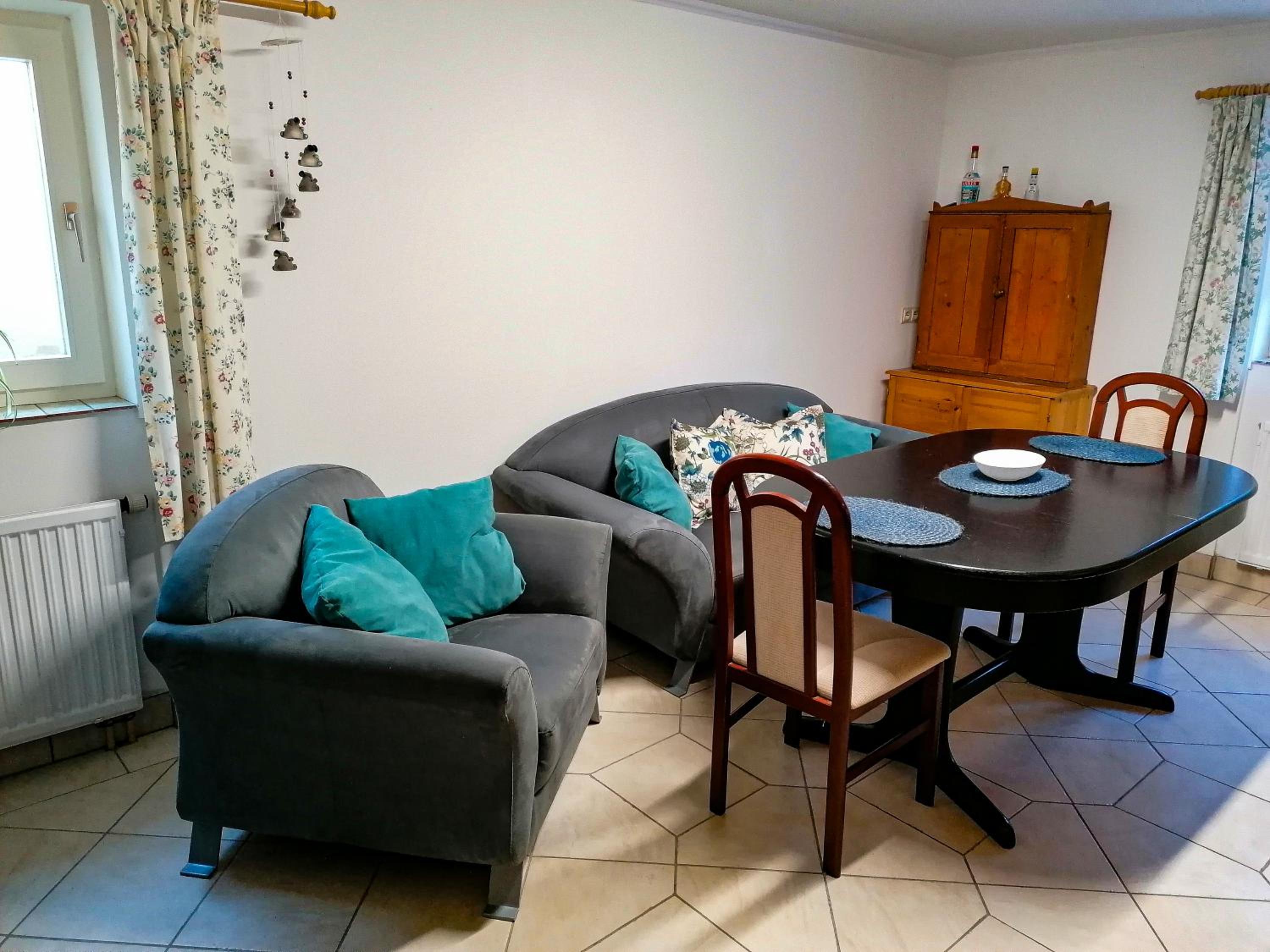 Six-Bedroom House photo 3