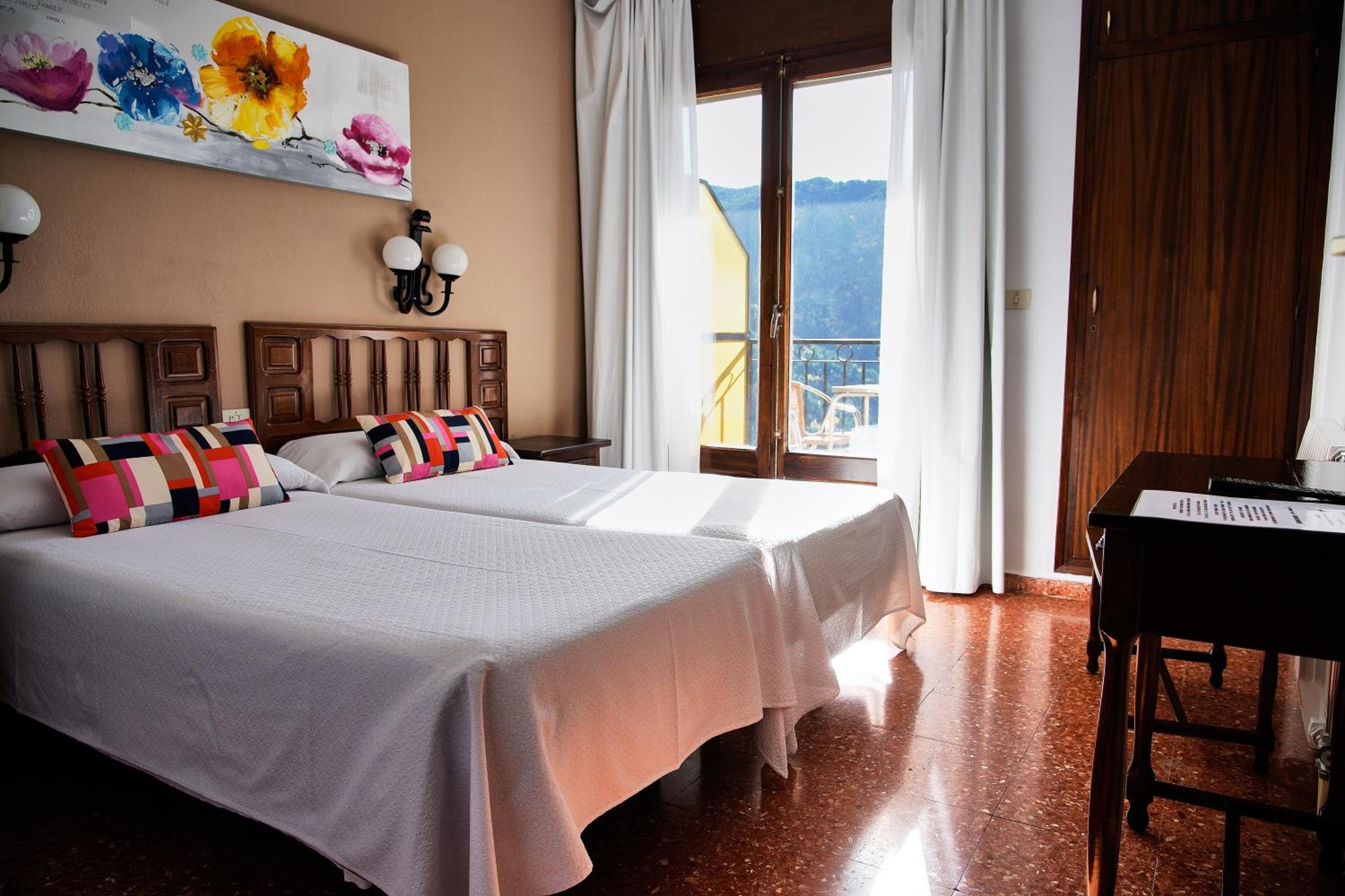 Double or Twin Room with Mountain View photo 3