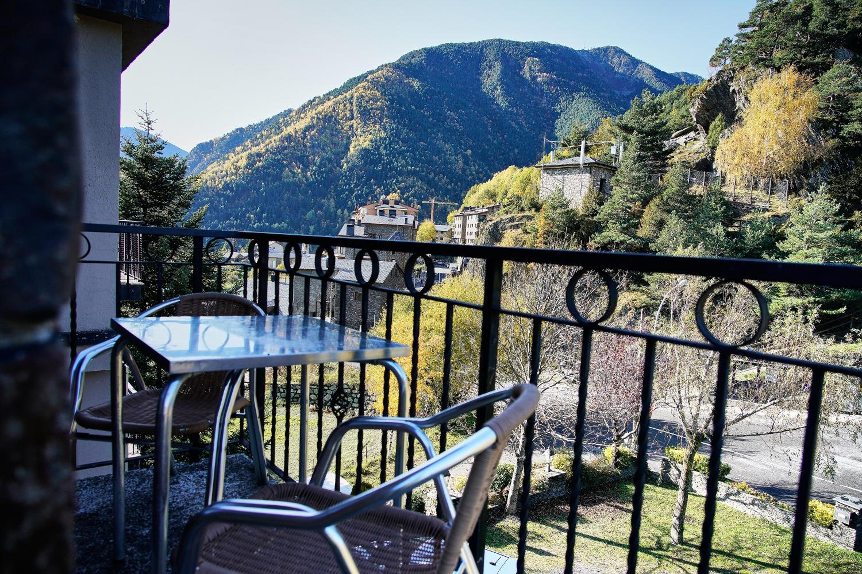 Double or Twin Room with Mountain View photo 2