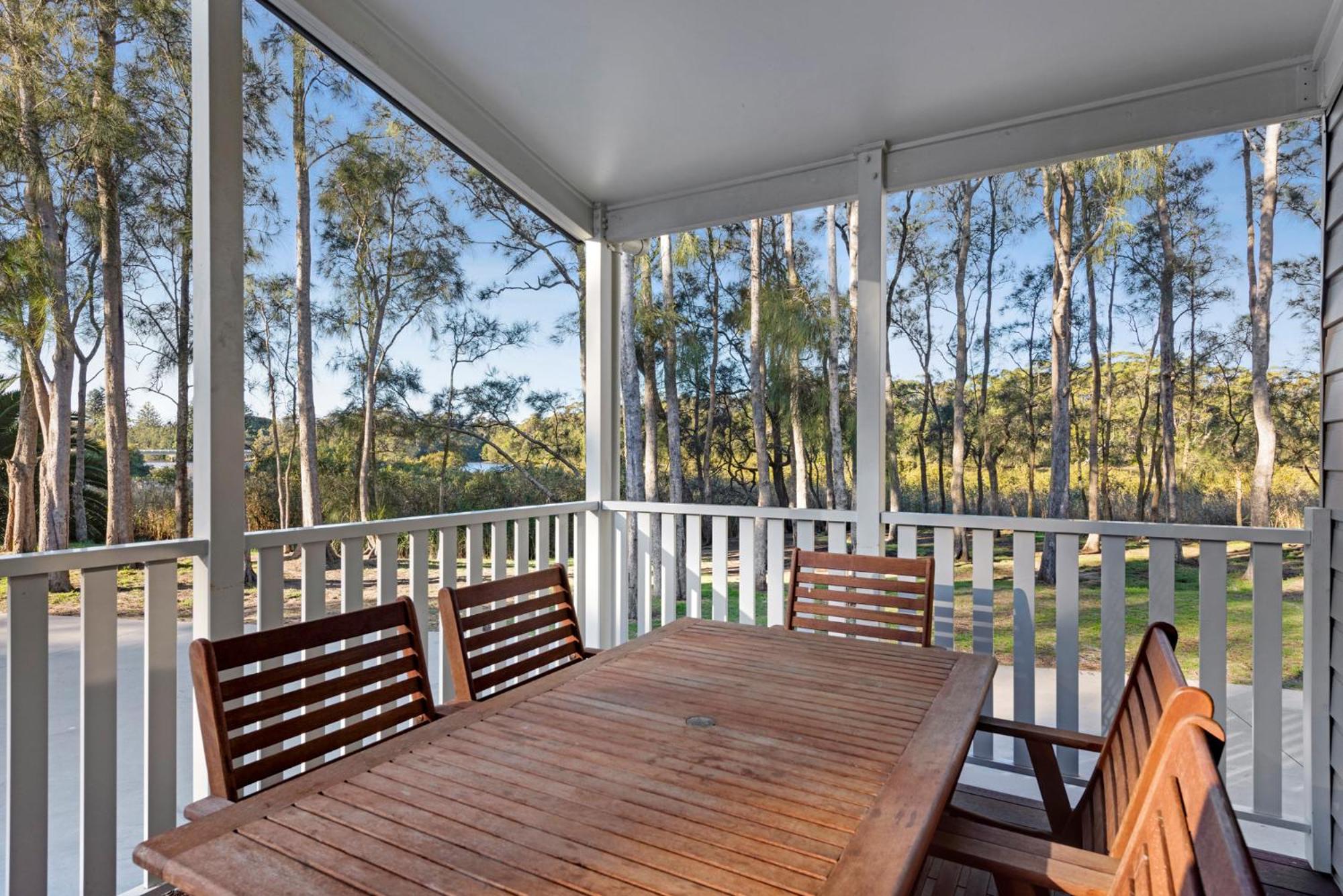 Superior 2 Bedroom Cabin - Sleeps 6 photo 3