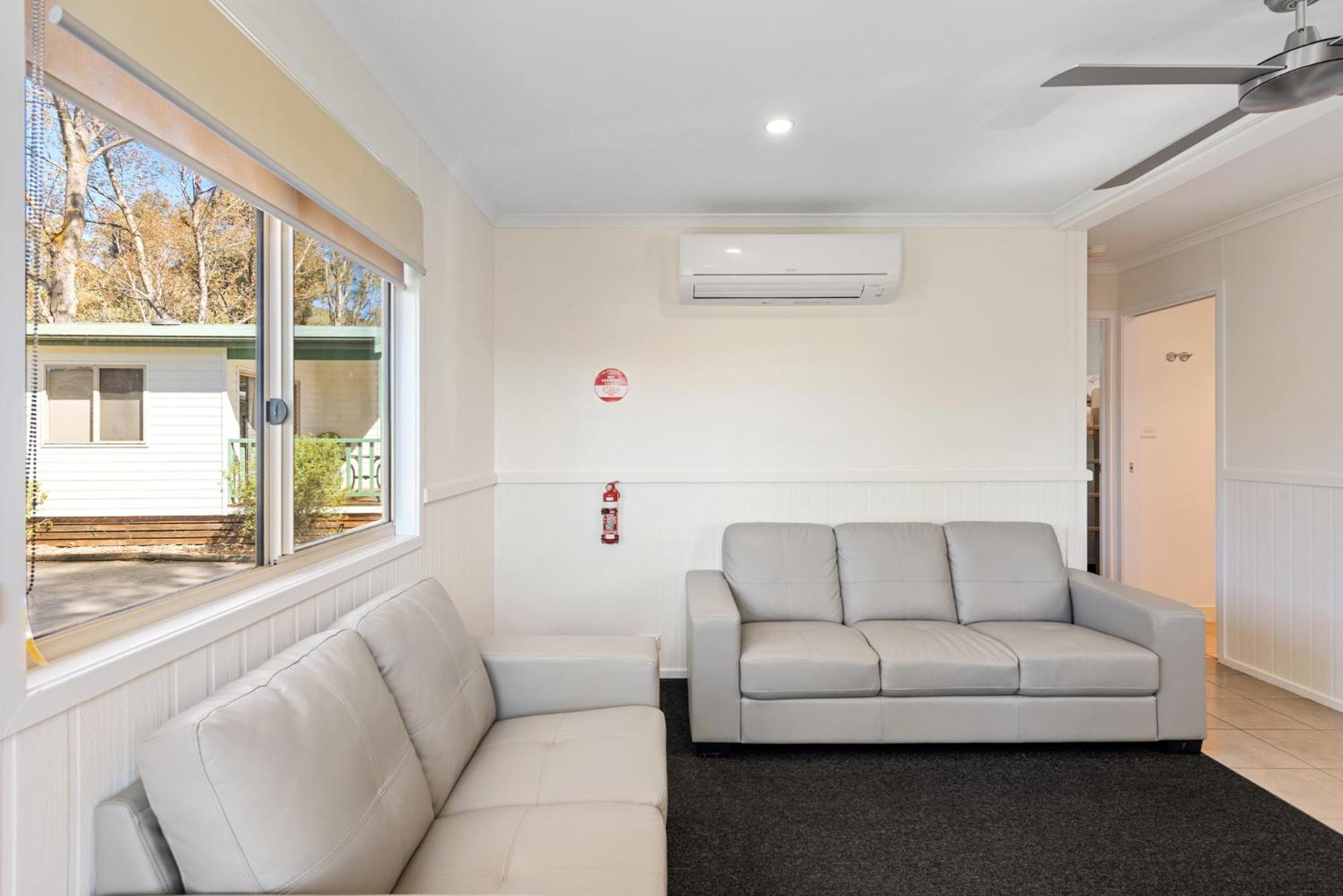 Deluxe 2 Bedroom Cabin - Sleeps 5