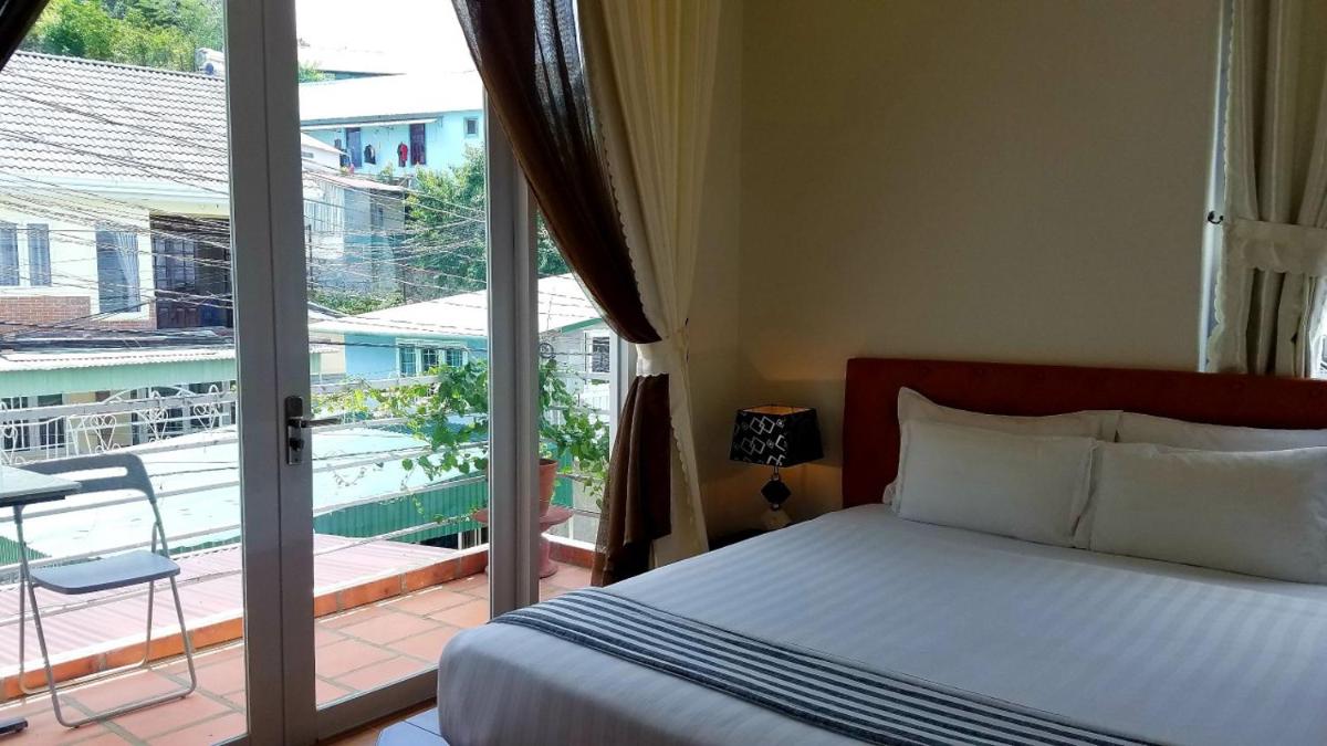 Queen Room with Balcony photo 1