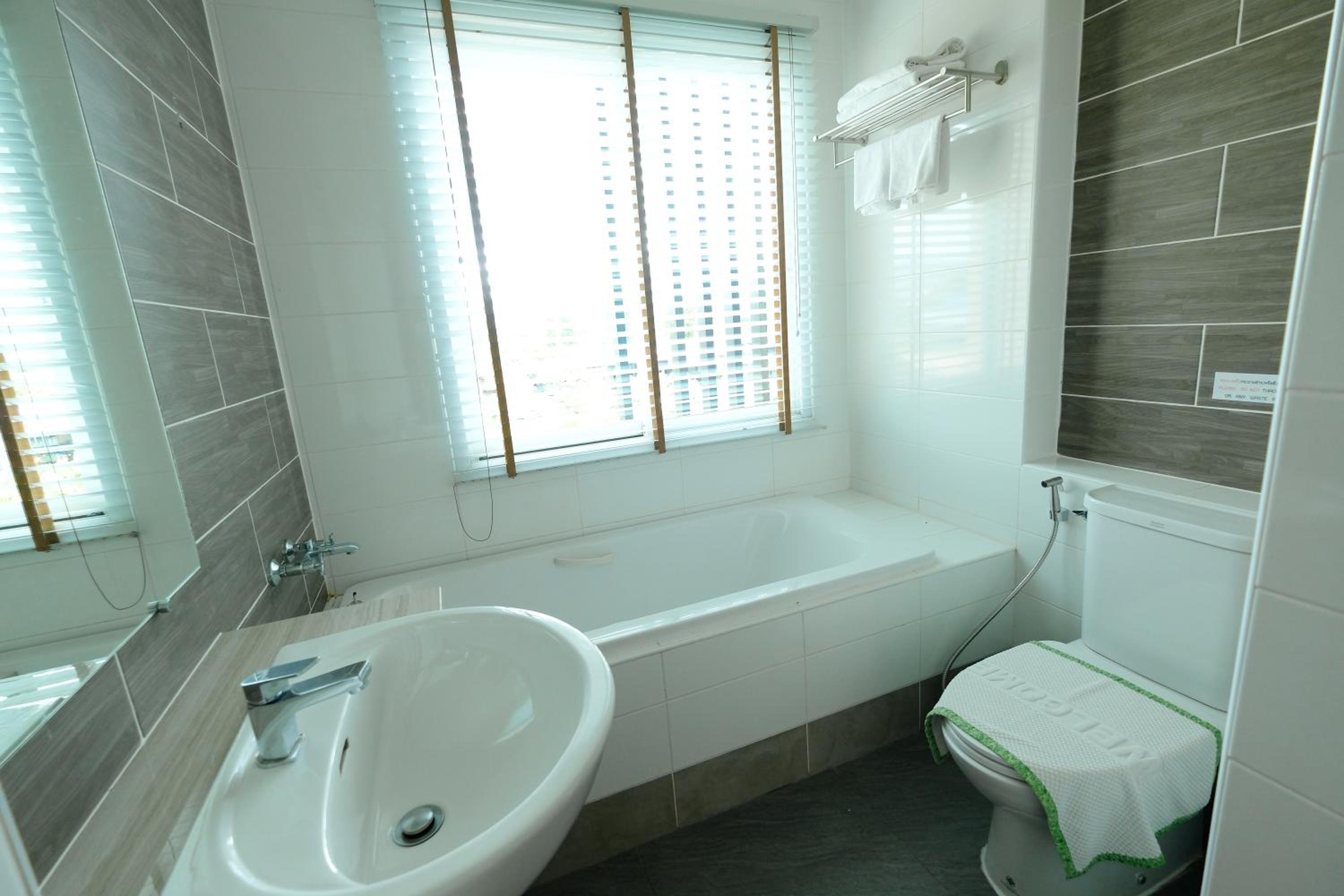 Twin Room with Balcony photo 2