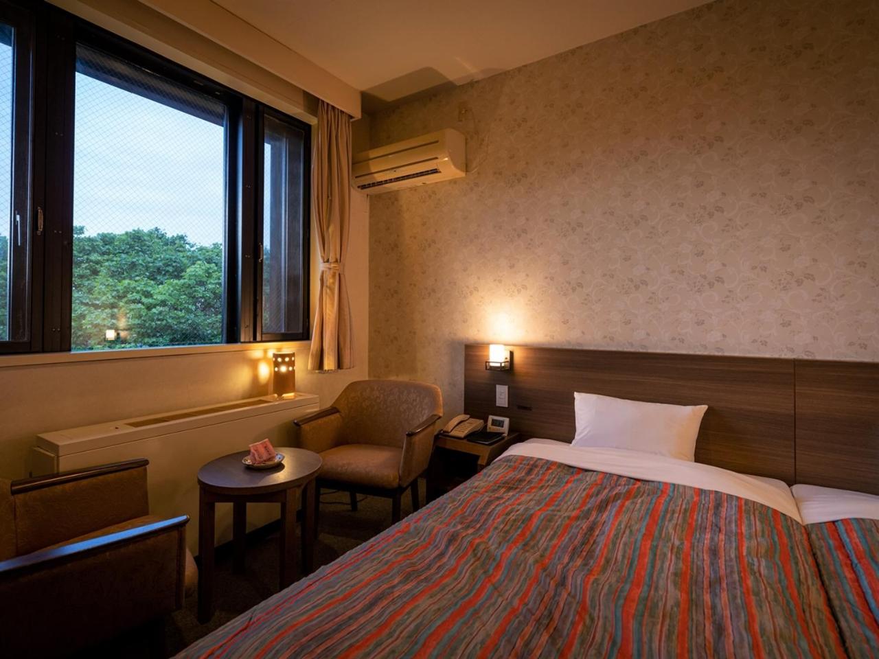 Standard Twin Room - Photo 4