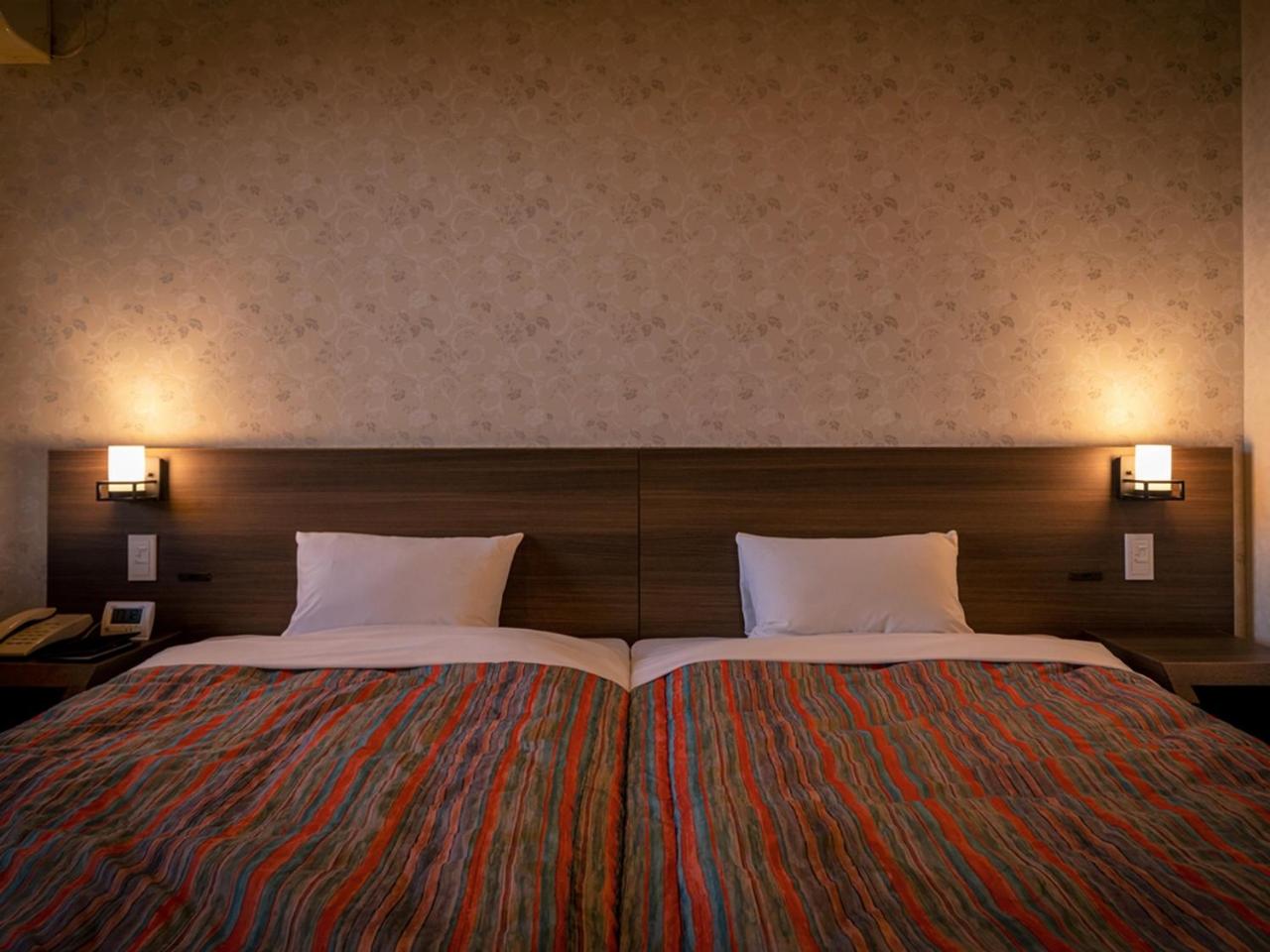 Standard Twin Room - Photo 3