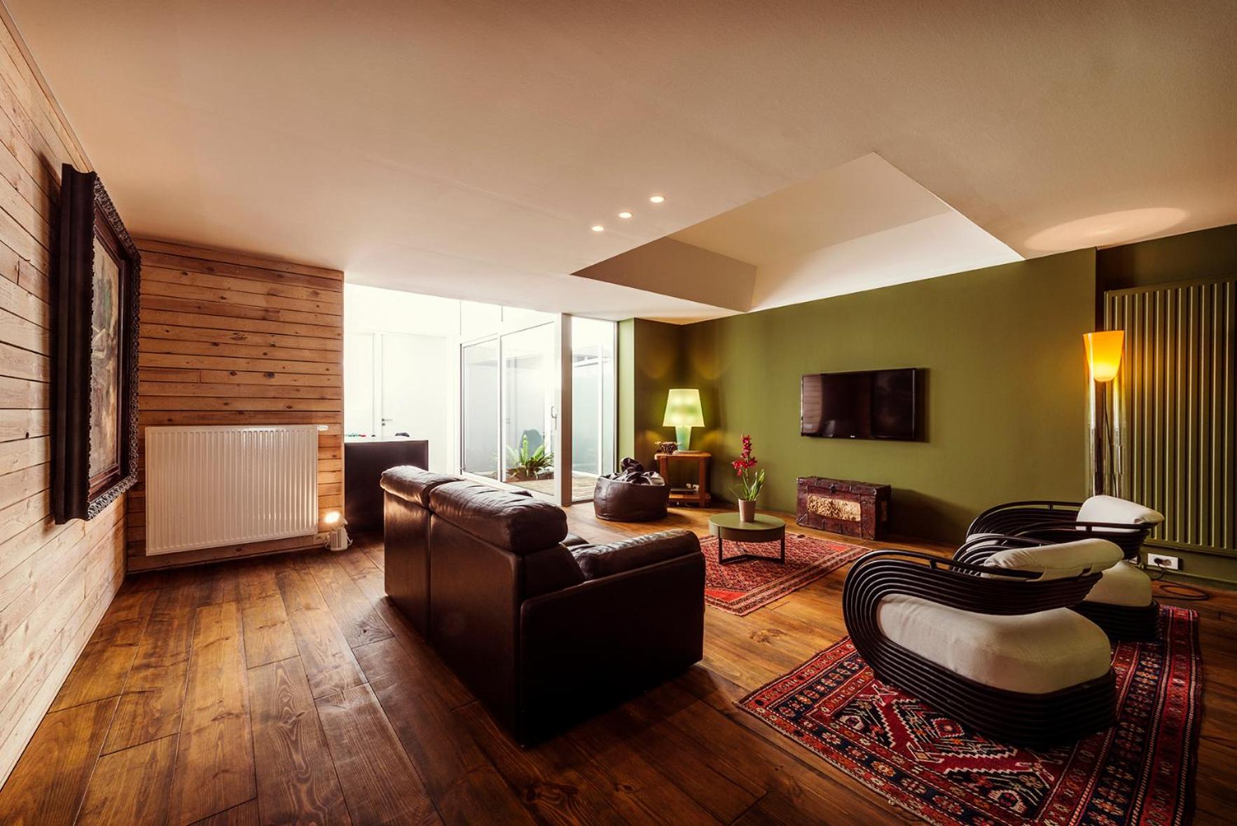 Large Two-Bedroom Apartment