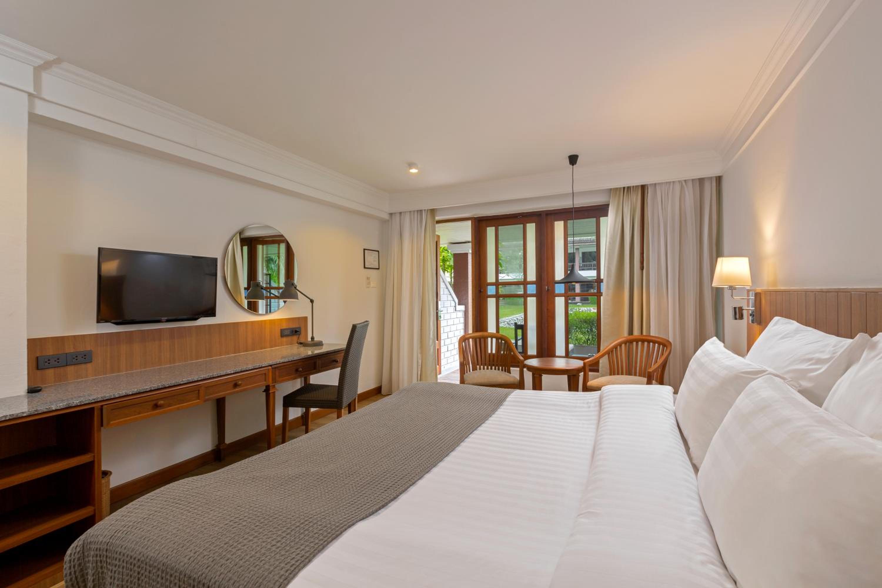 Deluxe Ground Terrace Double or Twin Room photo 2
