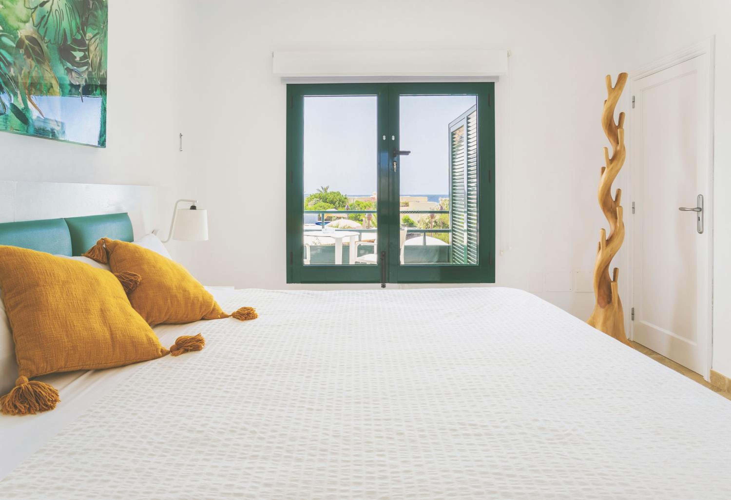Double or Twin Room with Sea View photo 3