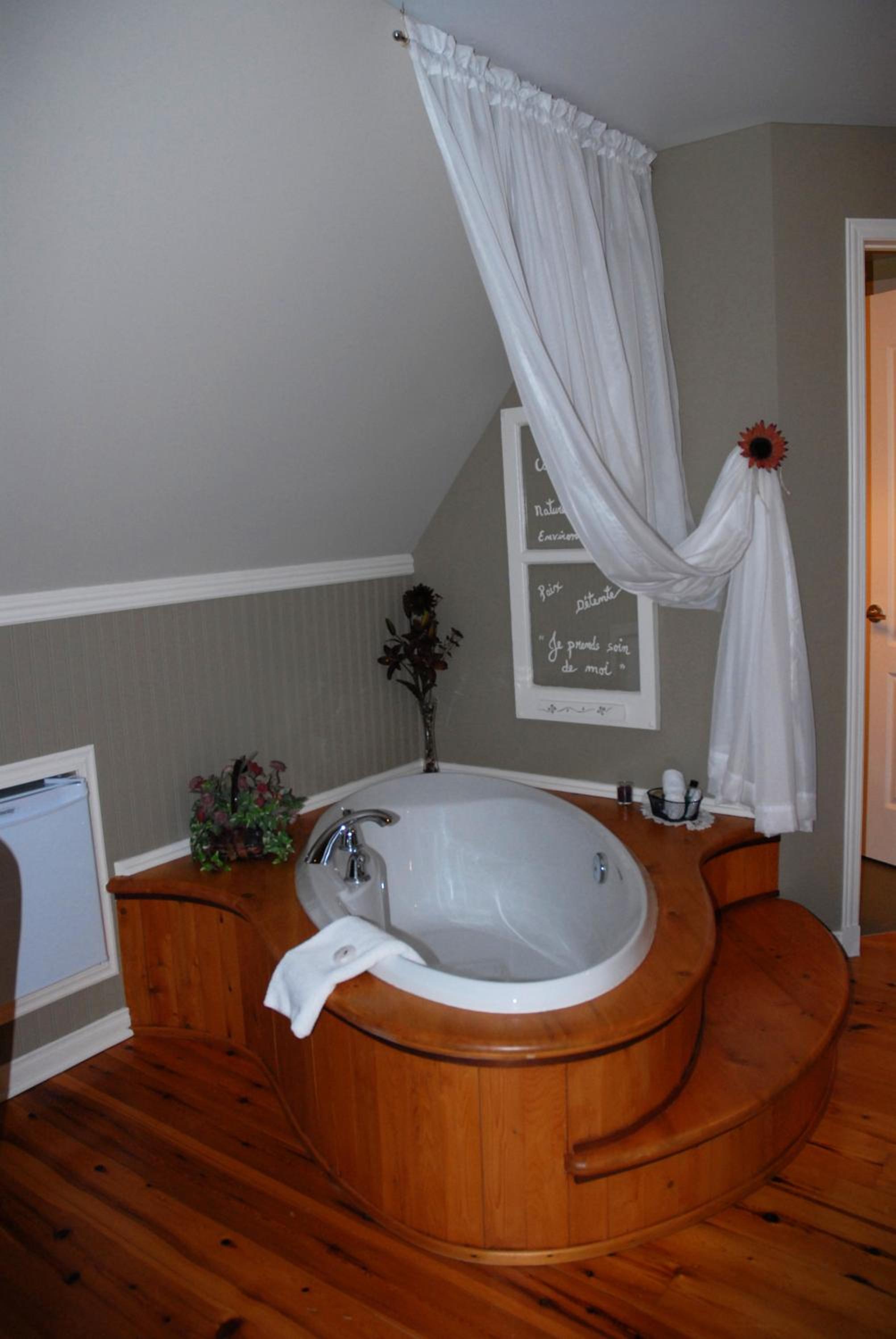 King Room with Balcony and Sea View photo 2