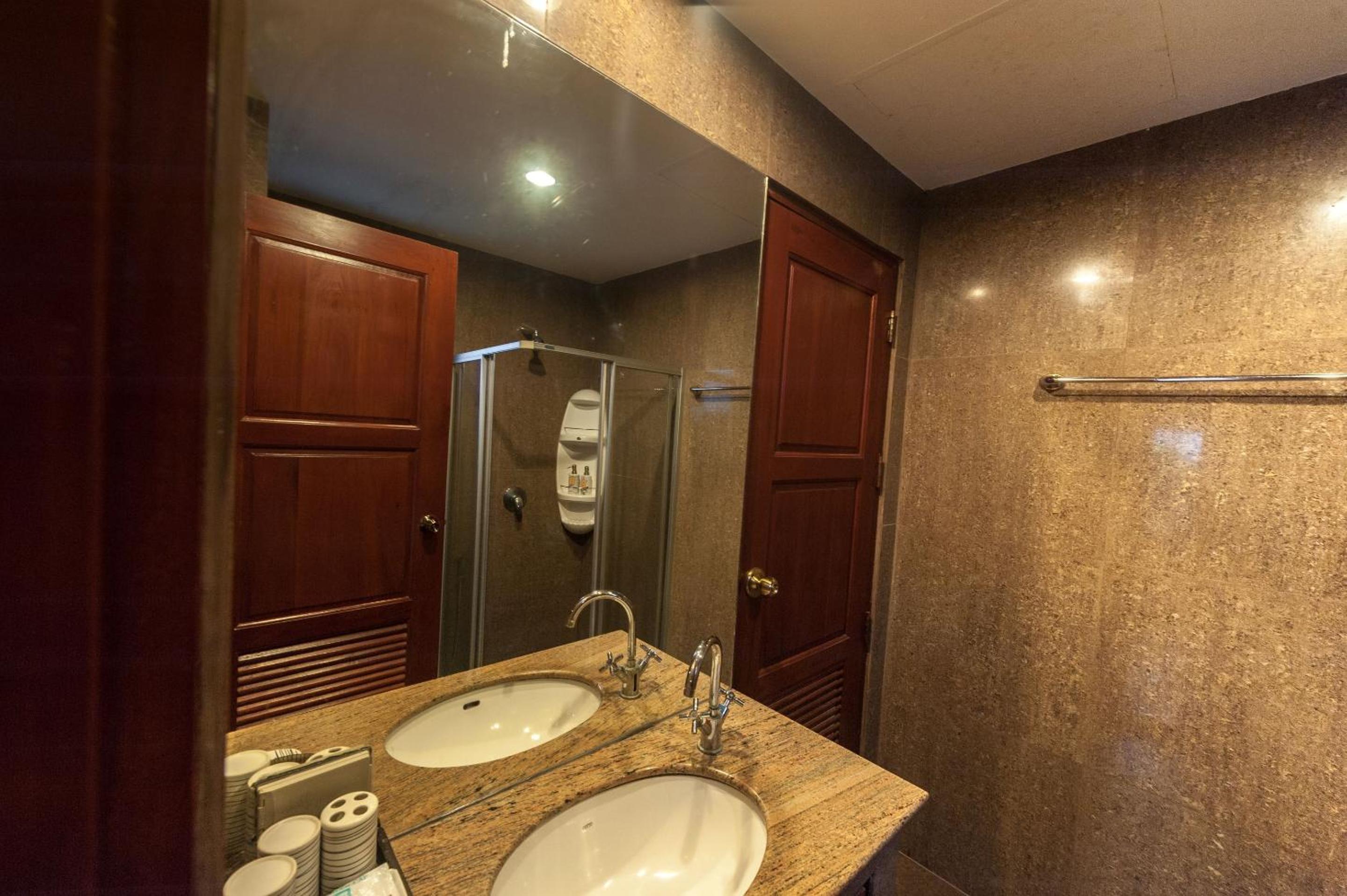 Villa with Private Pool - Photo 9