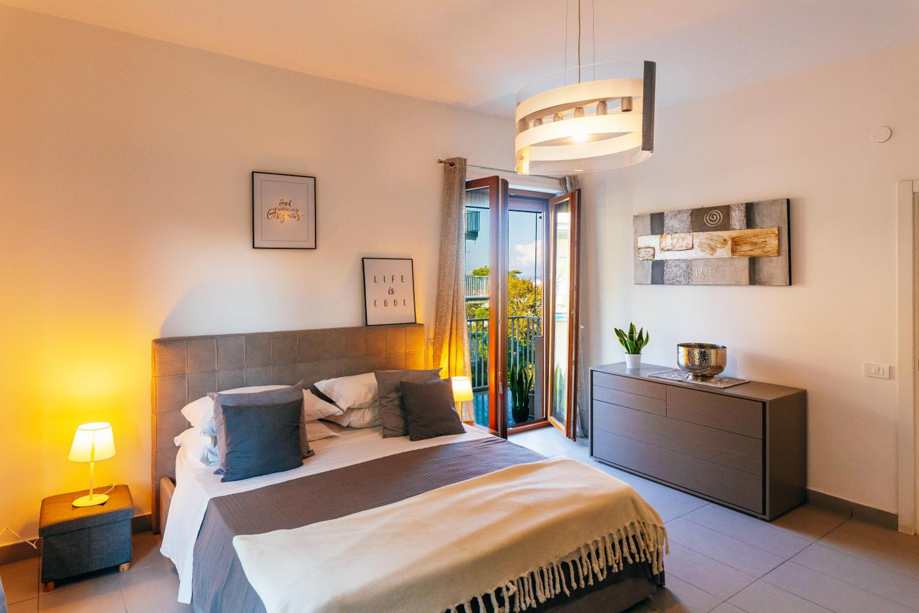 Deluxe Apartment
