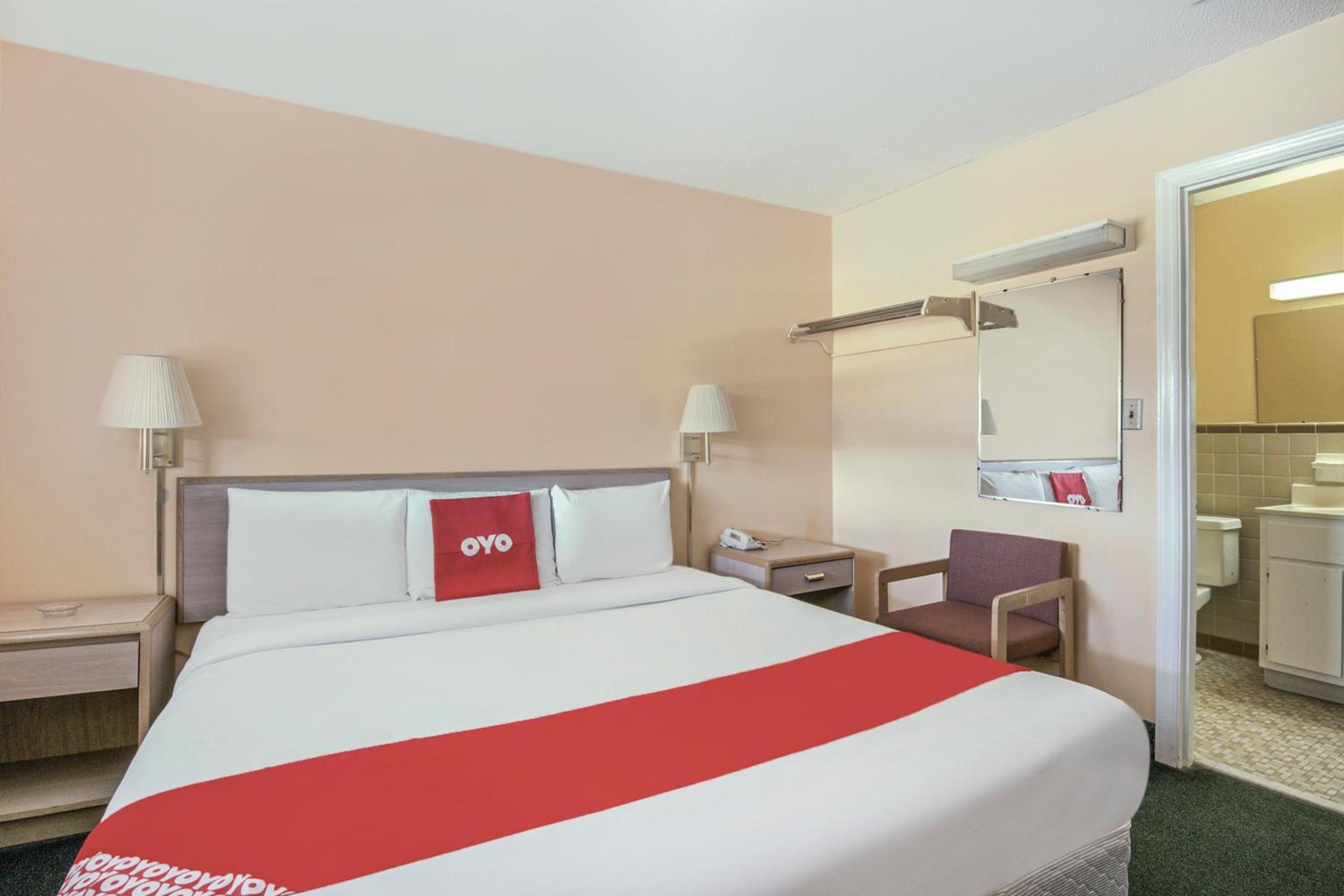 King Bed - Photo 7
