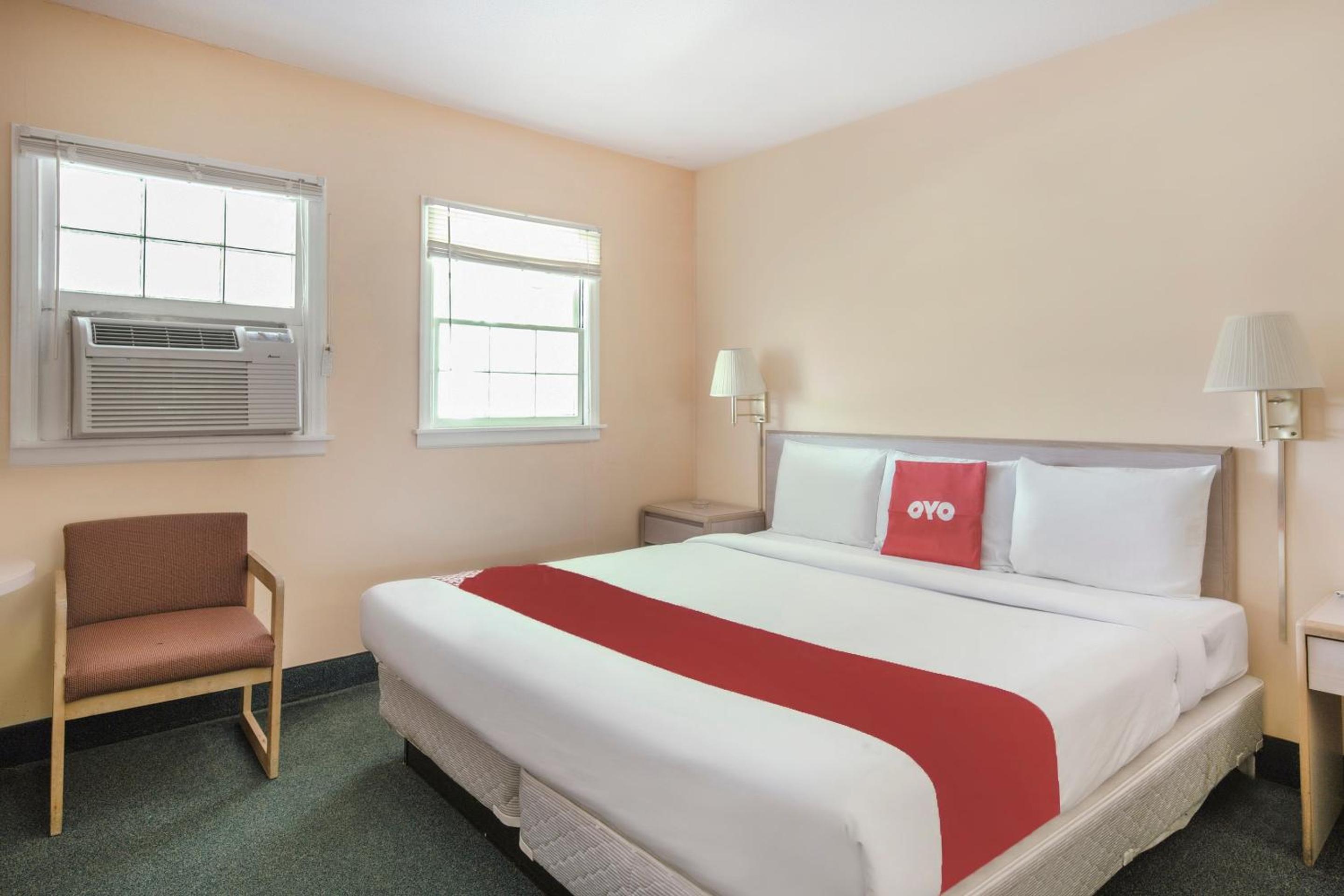 King Bed - Photo 4