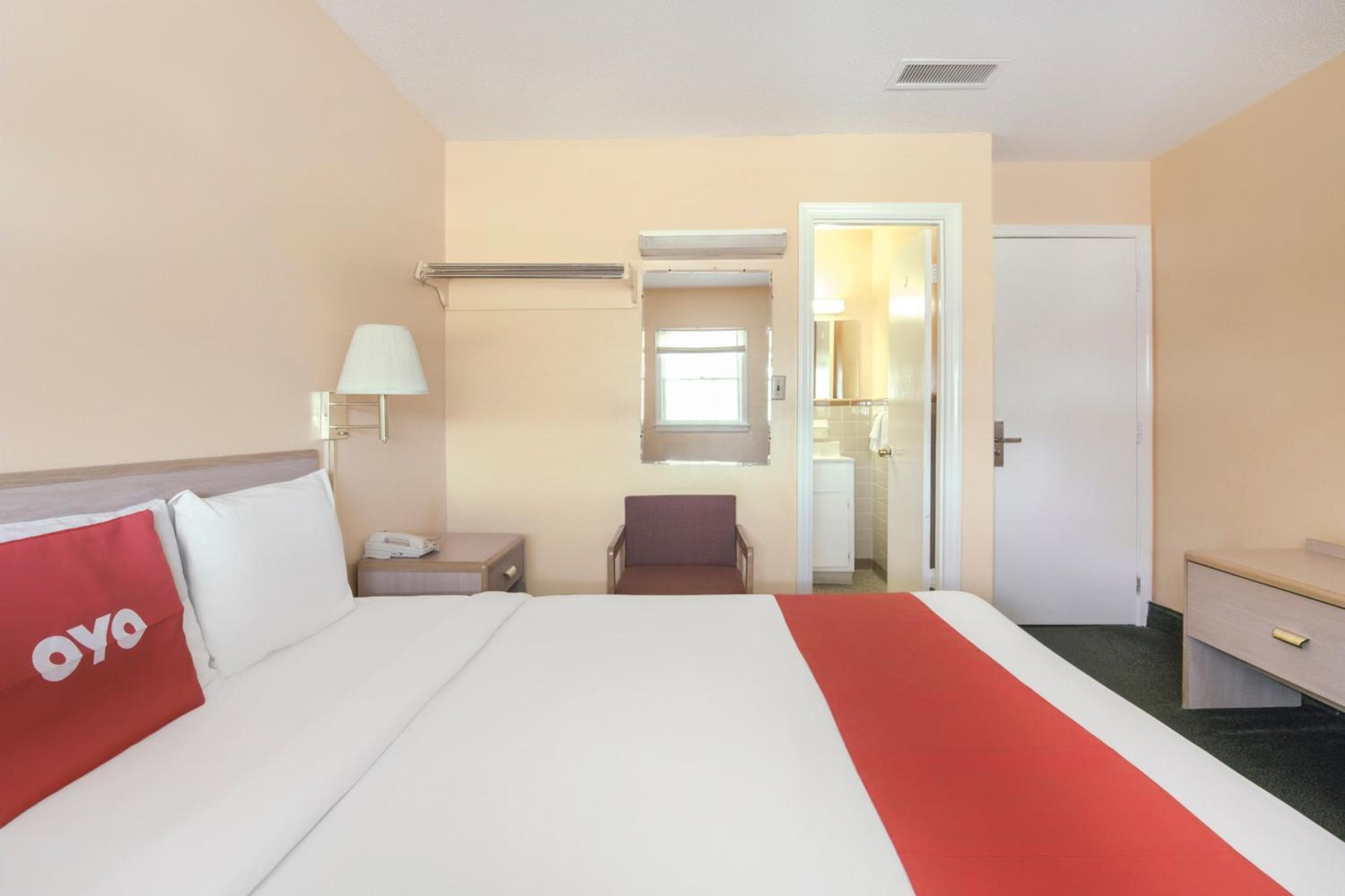 King Bed - Photo 6