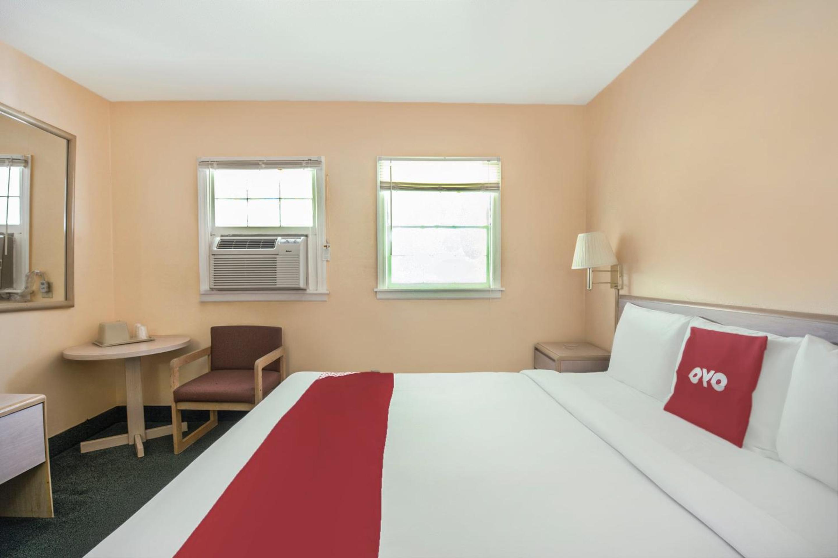 King Bed - Photo 2