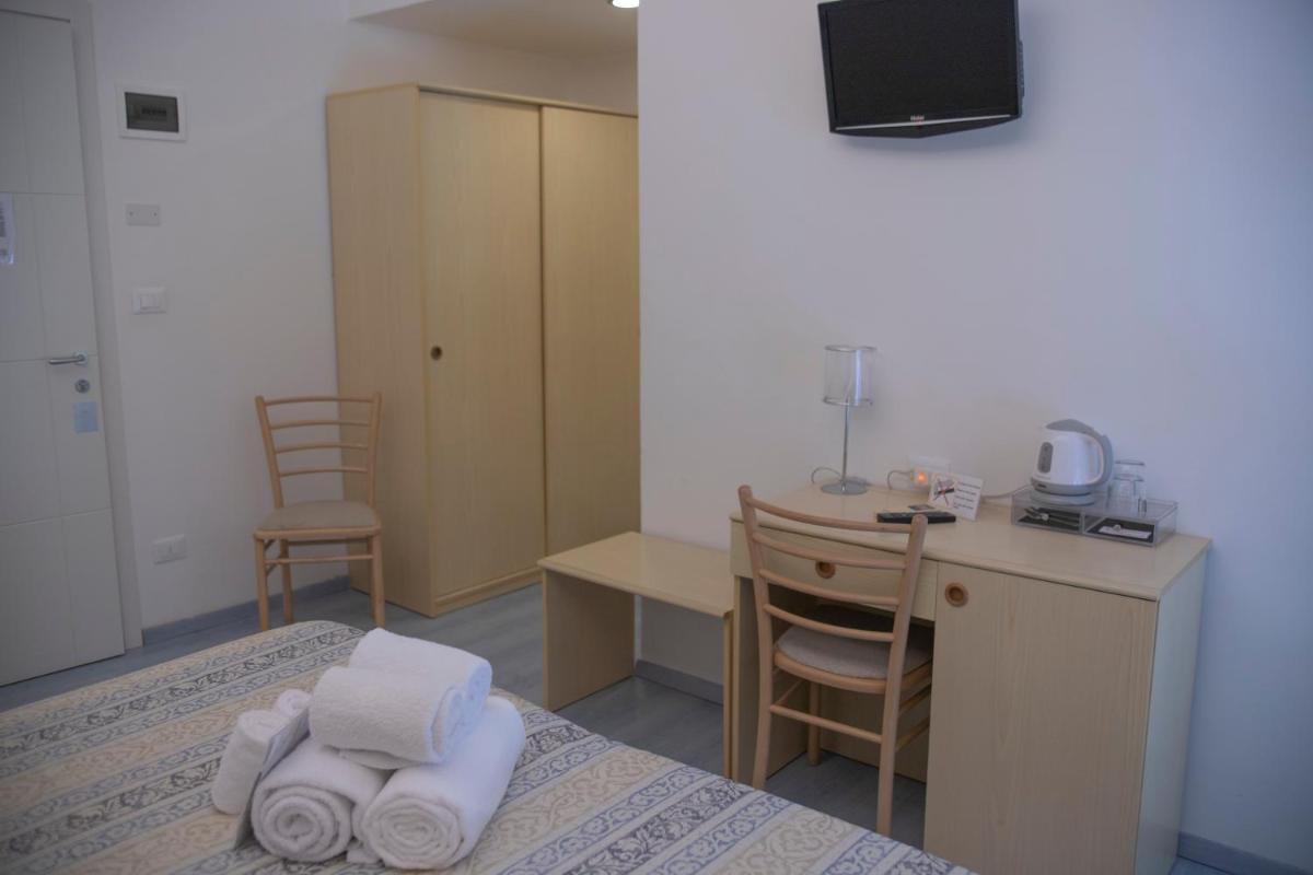 Standard Double Room photo 2