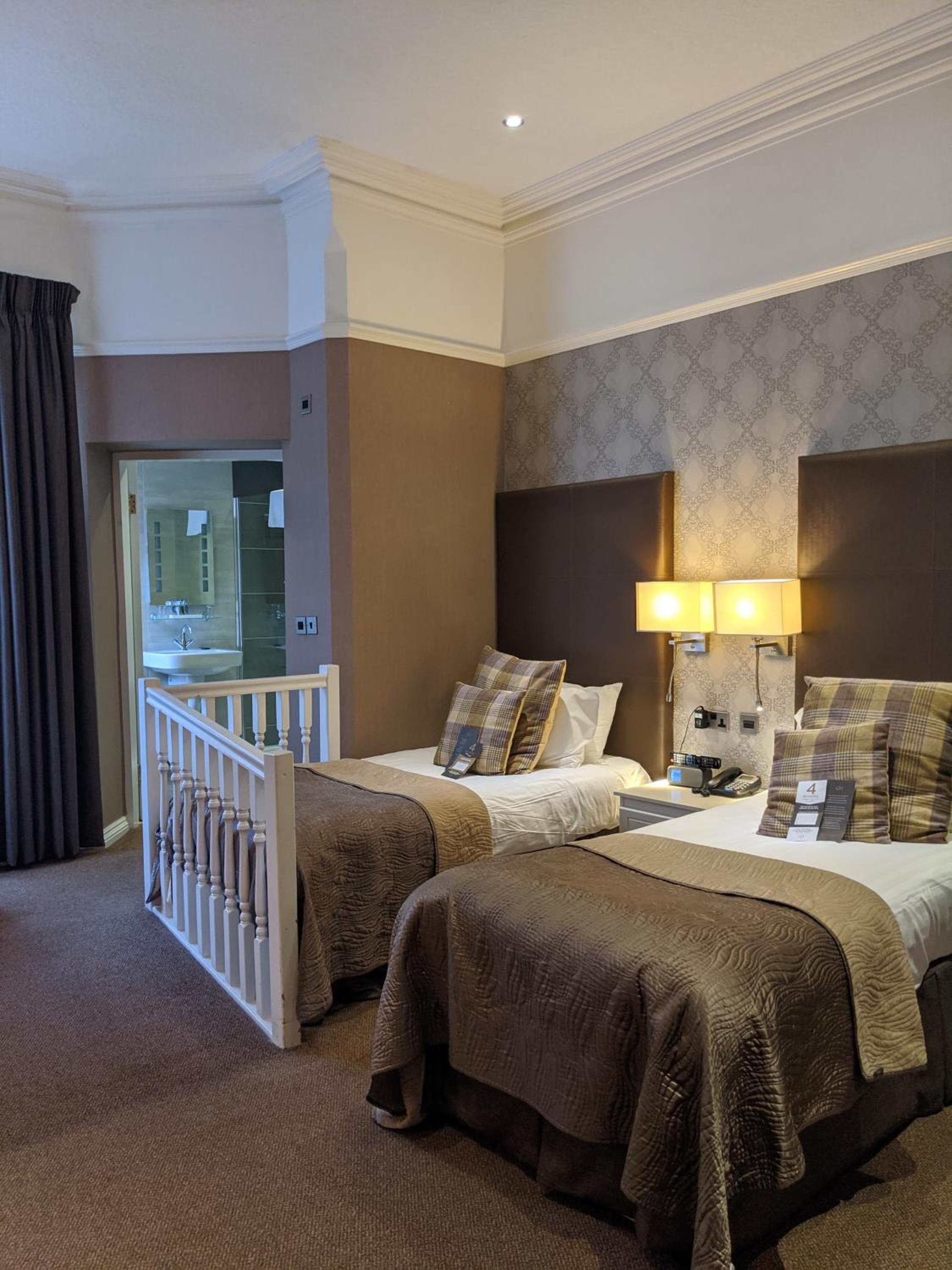 Standard Twin Room - Photo 3